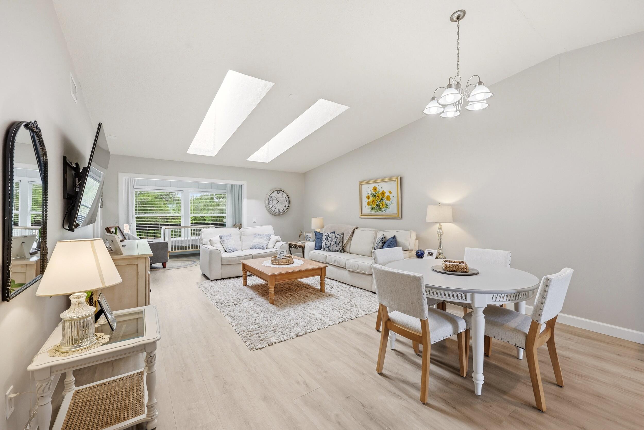 PINECROFT CONDO - Residential