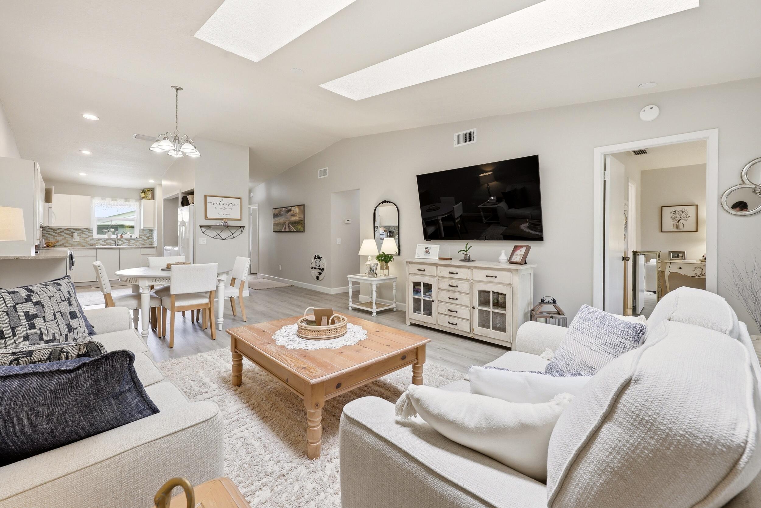PINECROFT CONDO - Residential