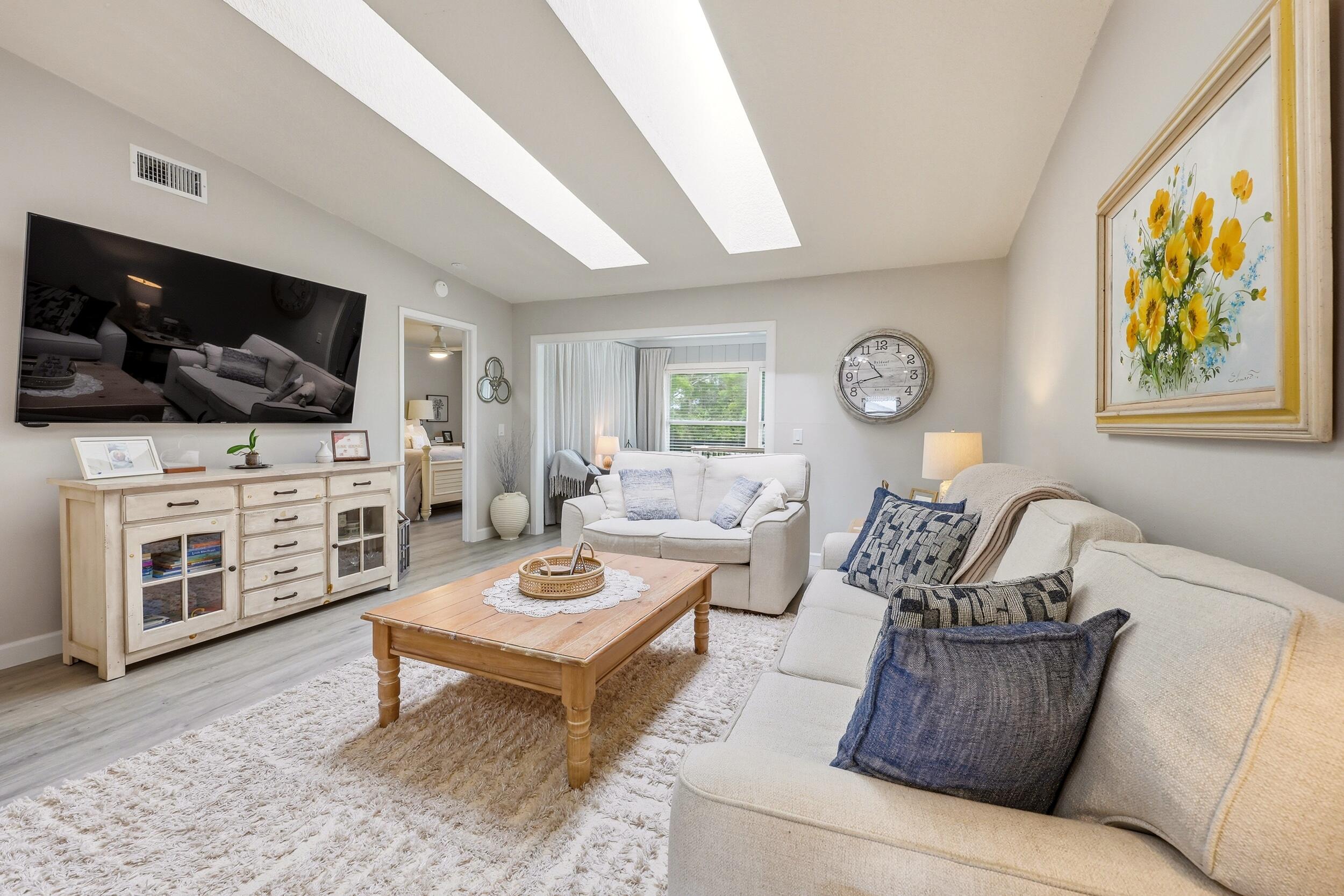 PINECROFT CONDO - Residential
