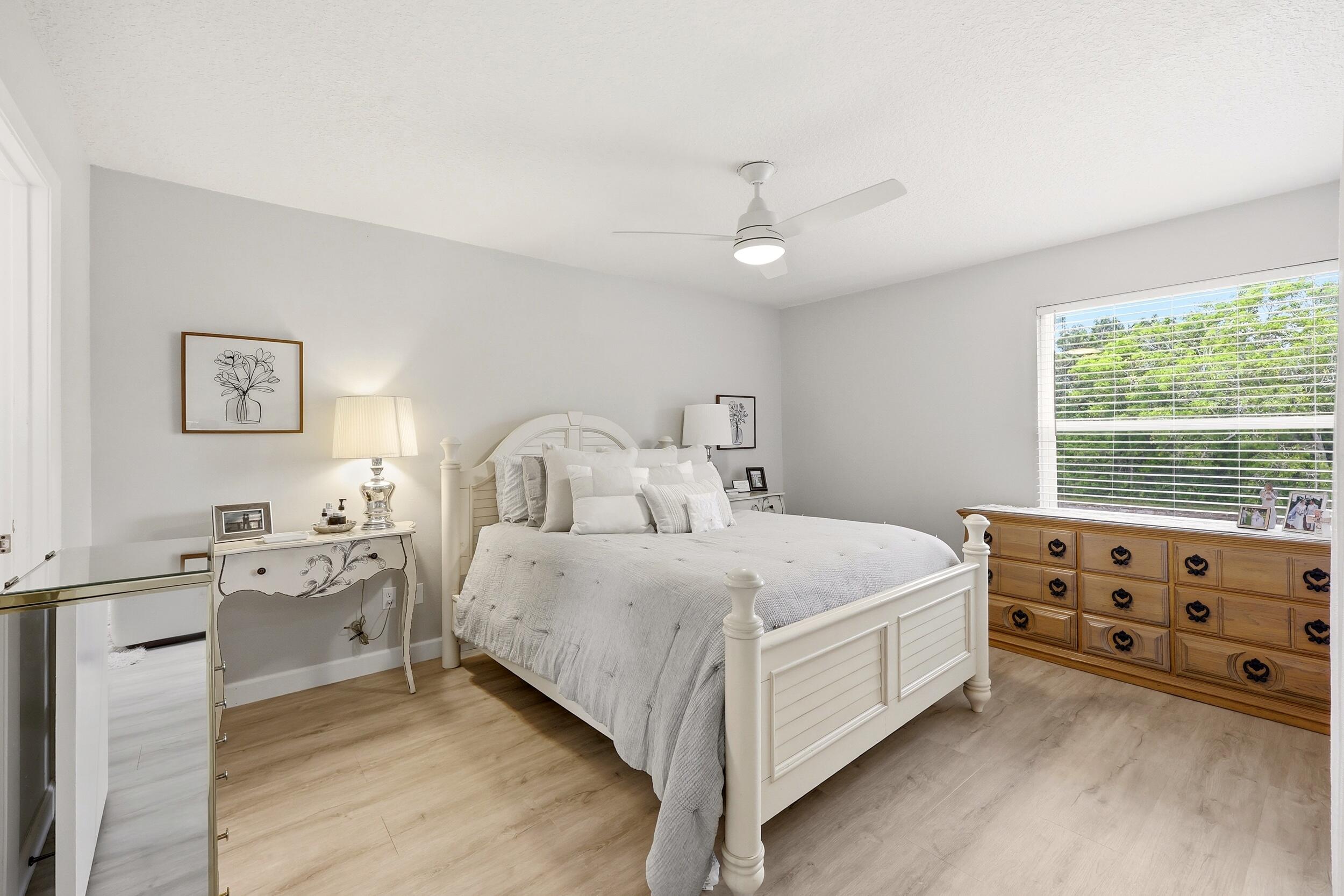 PINECROFT CONDO - Residential