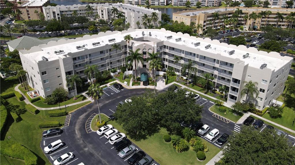 Beautiful Corner 4th Floor Penthouse Condo. Lots of Natural Light. Tile in Living Areas and Laminate in Bedrooms. Updated - Full-Size Washer and Dryer - Eat-In Kitchen - SS Appliances - Granite Counters. 24 hr. Guard Gated Community - Screened Patio with Hurricane Shutters. Impact Windows.Kings Point offers tons of activities - Come Join the Fun!!! Deed Paid in Full.
