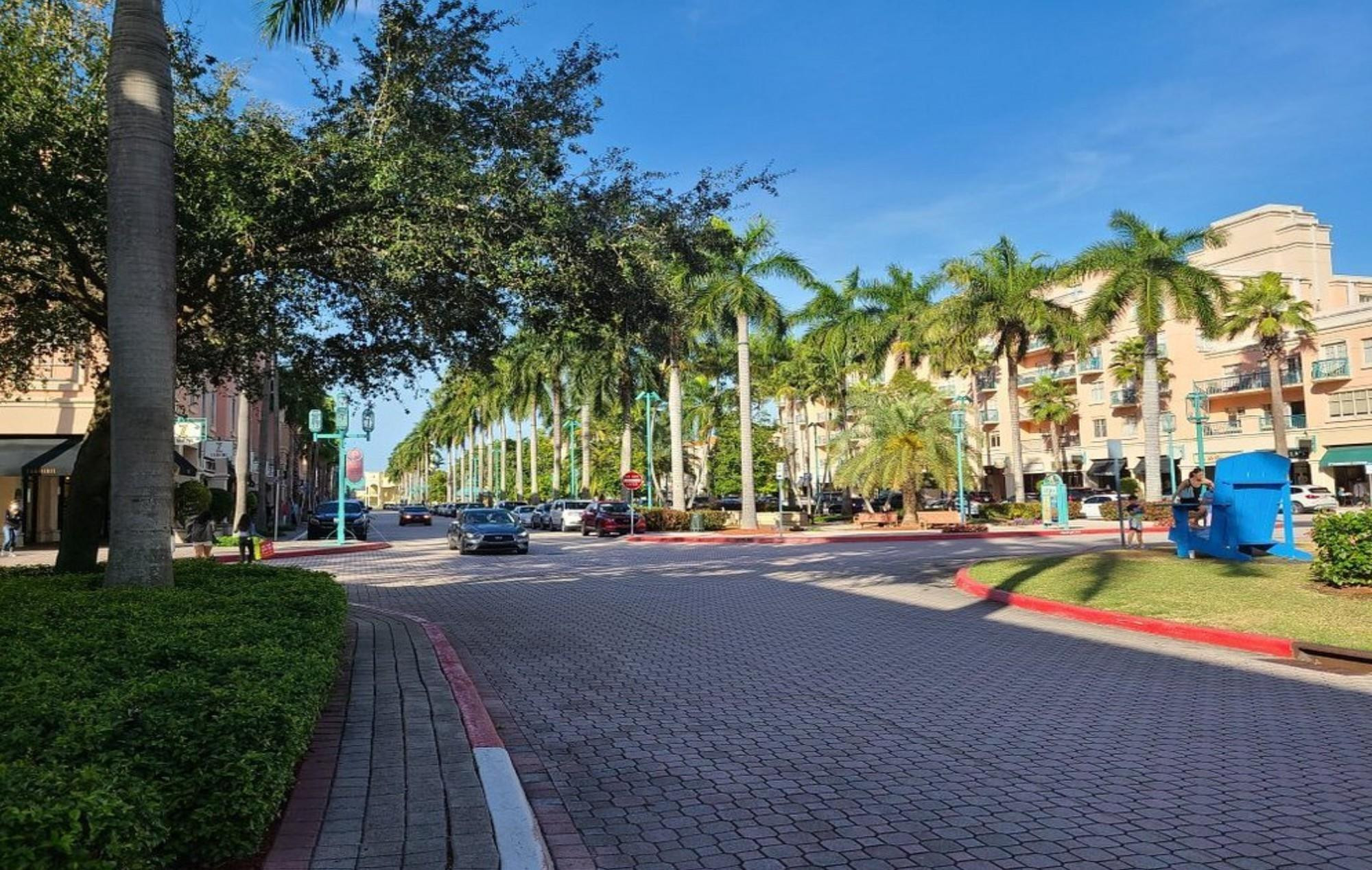 PALM ROYAL CONDOMINIUM - Residential