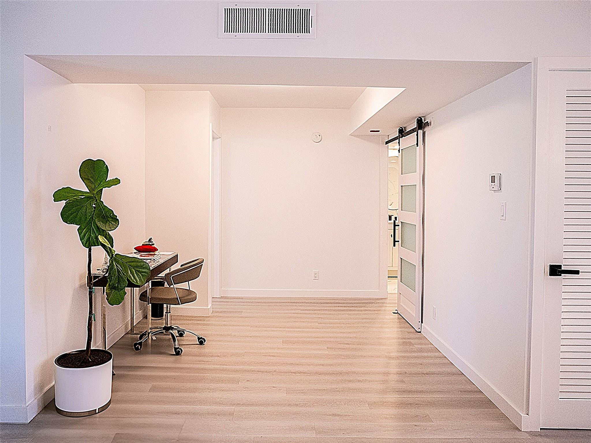 PALM ROYAL CONDOMINIUM - Residential