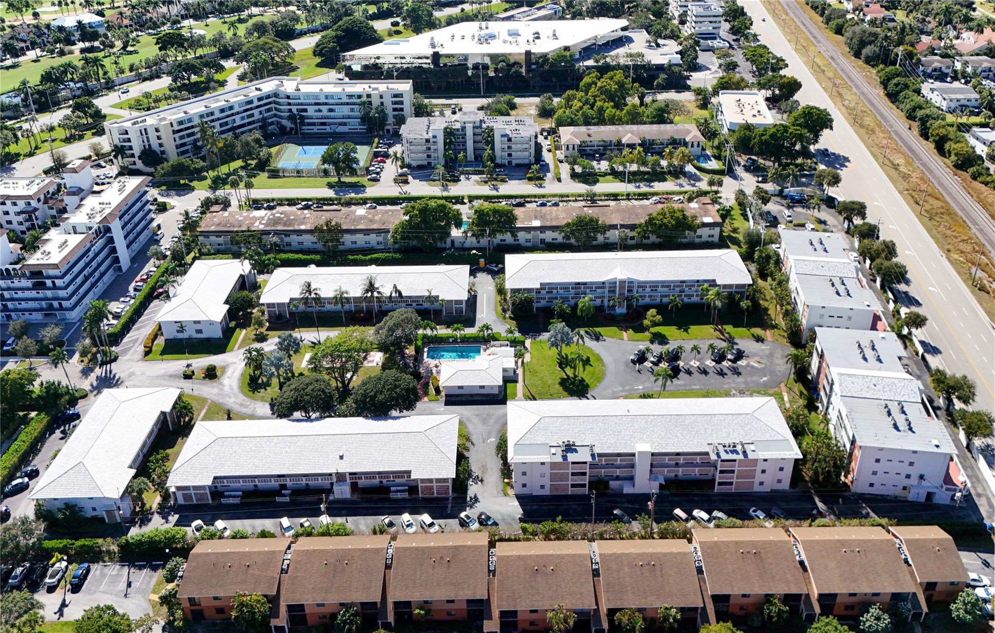 PALM ROYAL CONDOMINIUM - Residential