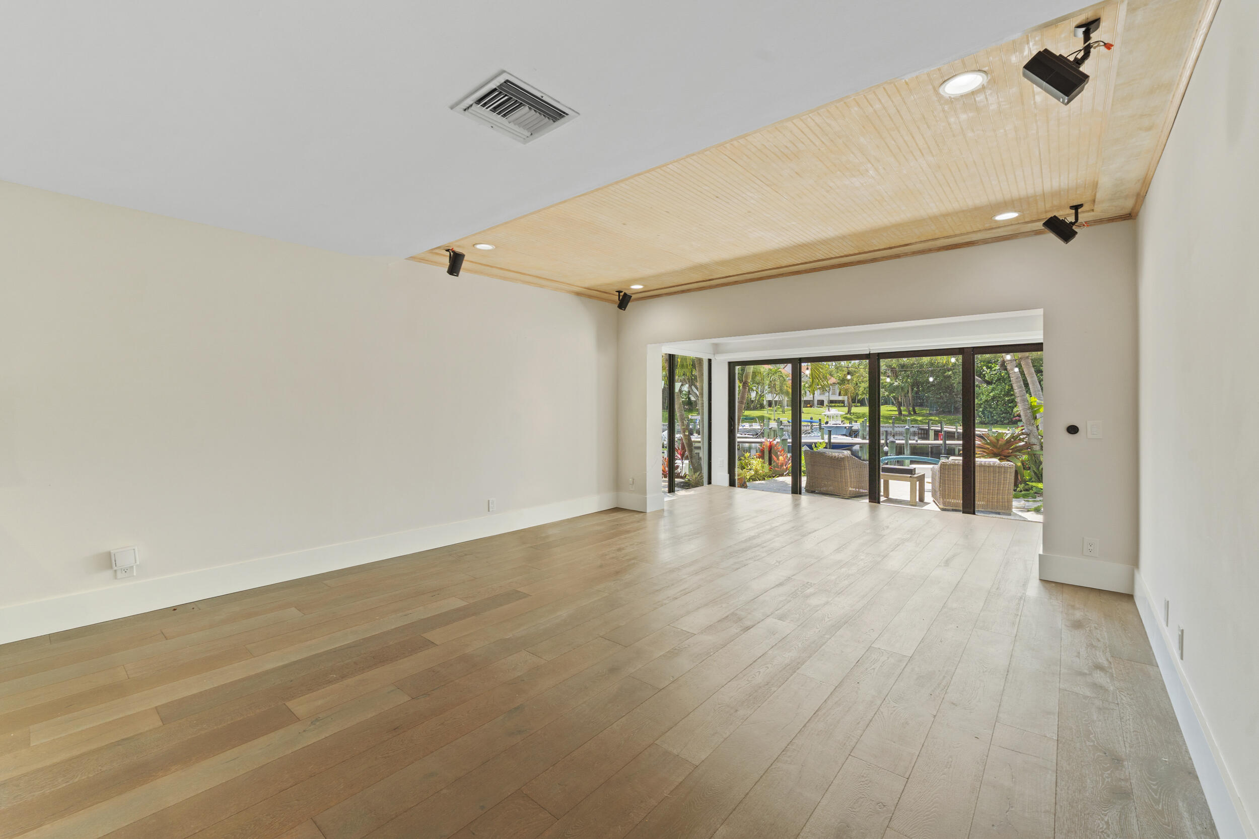 MARINERS COVE 1 - Residential