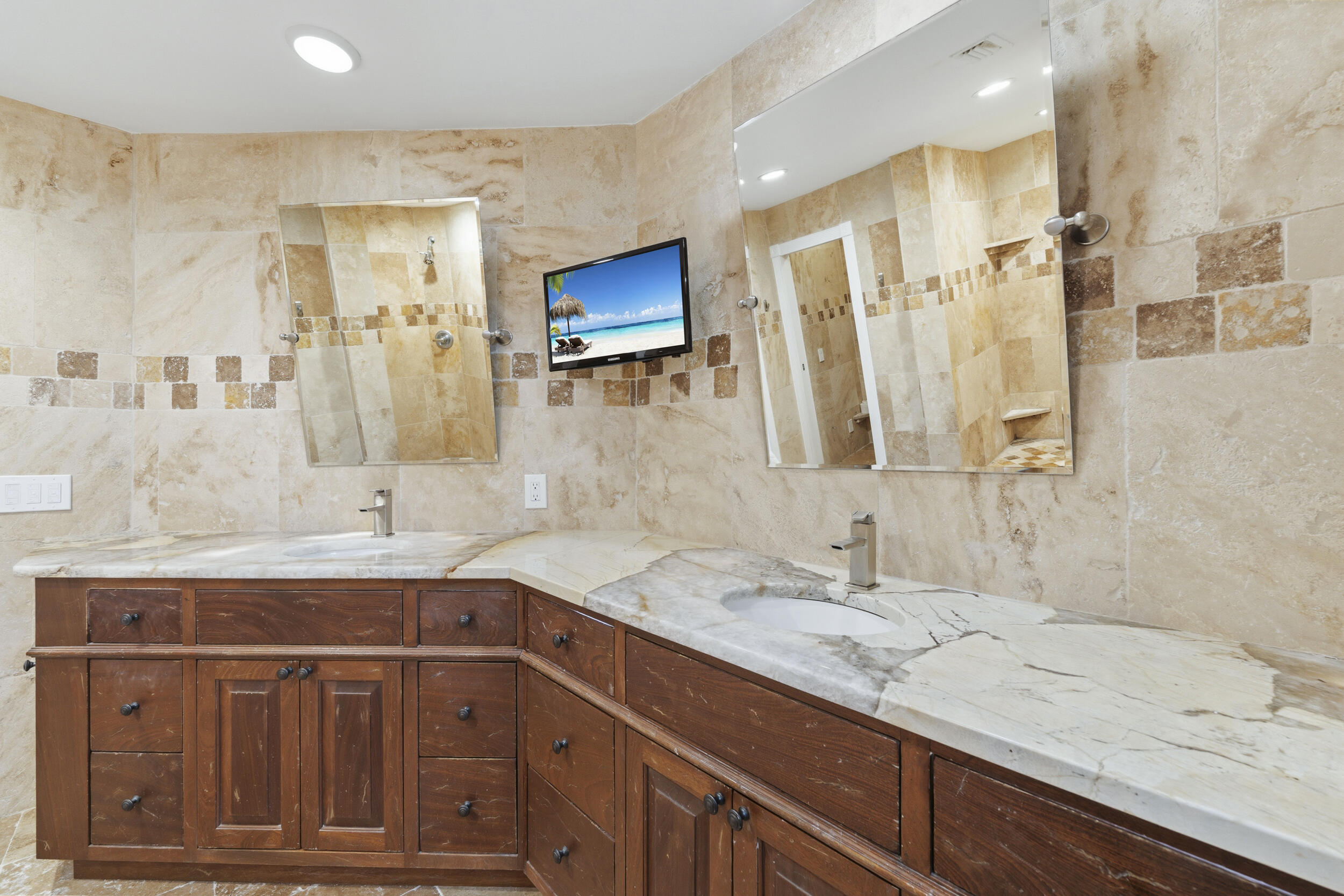 MARINERS COVE 1 - Residential