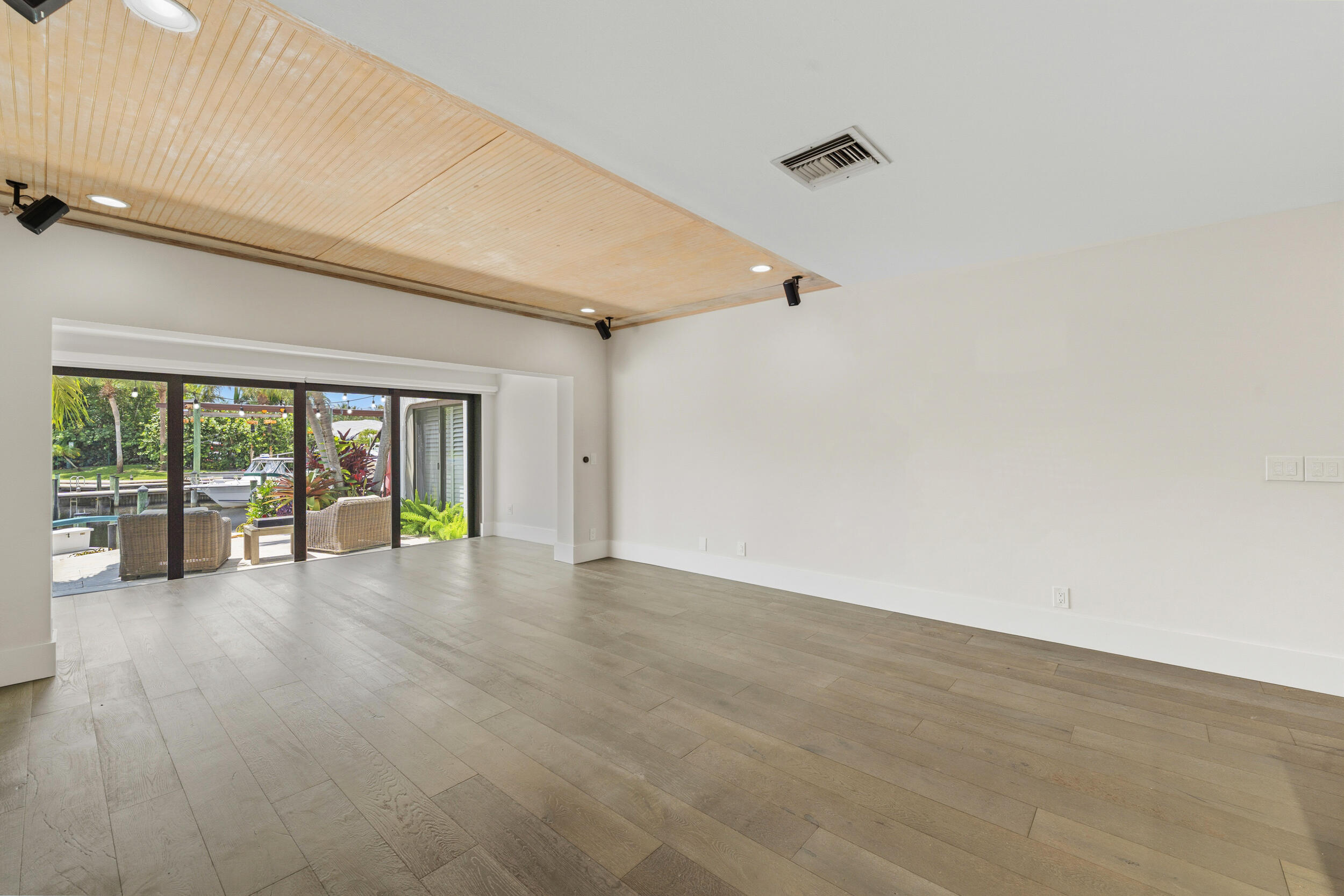MARINERS COVE 1 - Residential