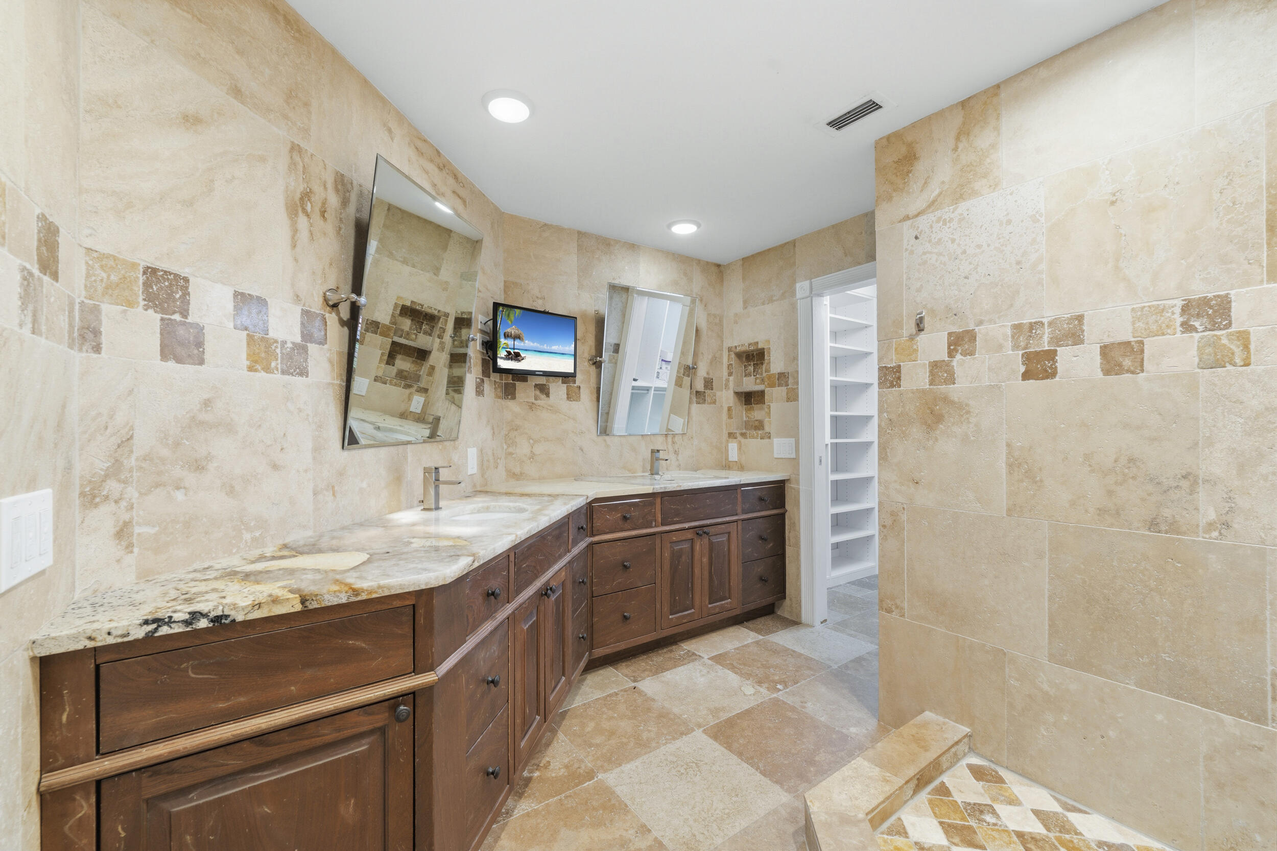 MARINERS COVE 1 - Residential
