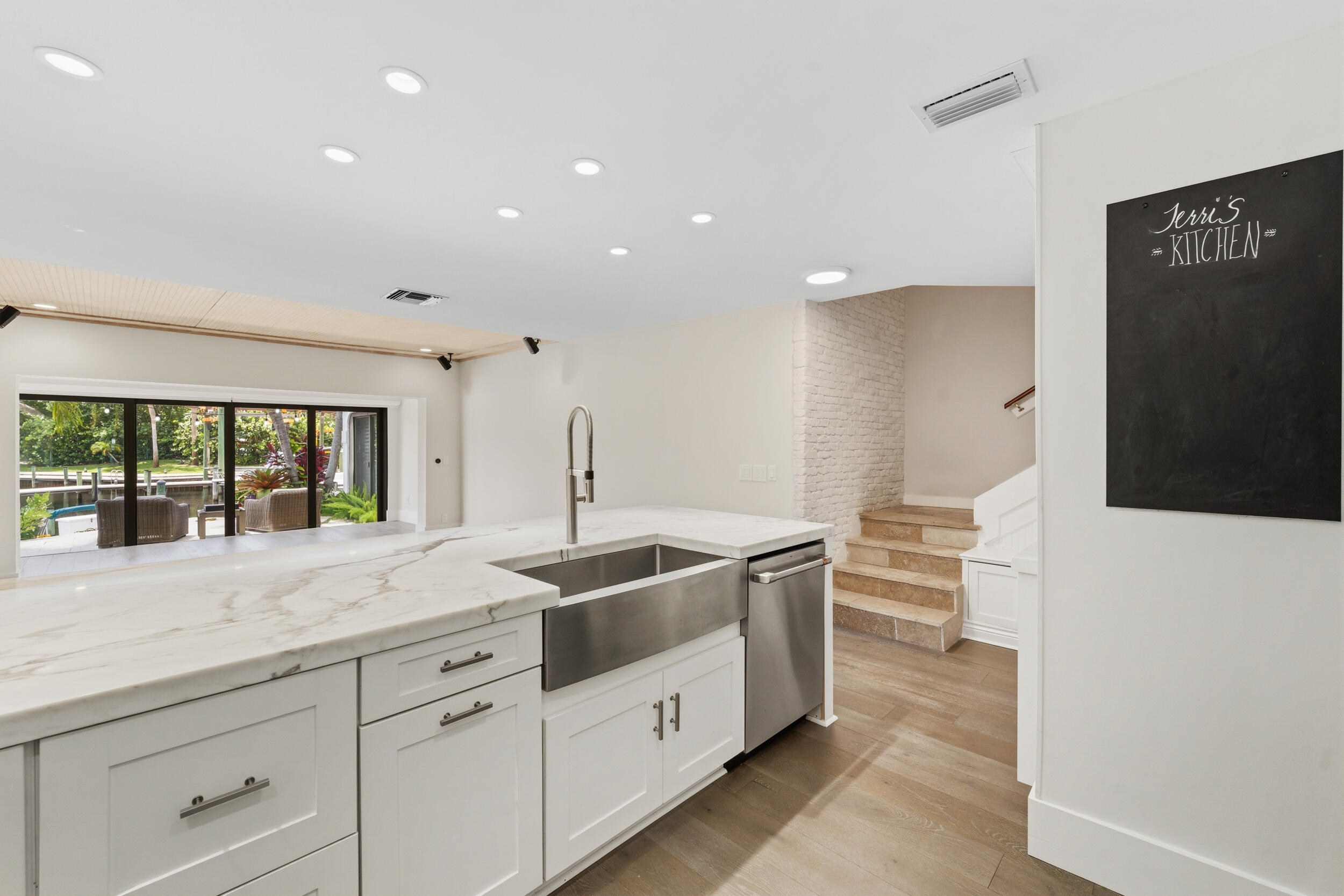 MARINERS COVE 1 - Residential