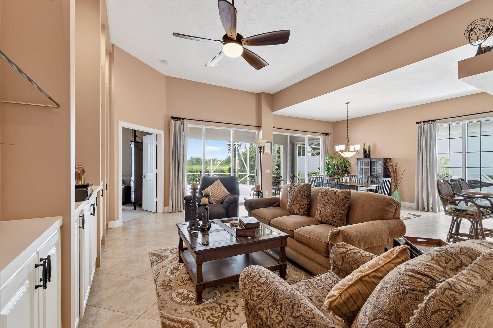 DOUBLE TREE - Residential