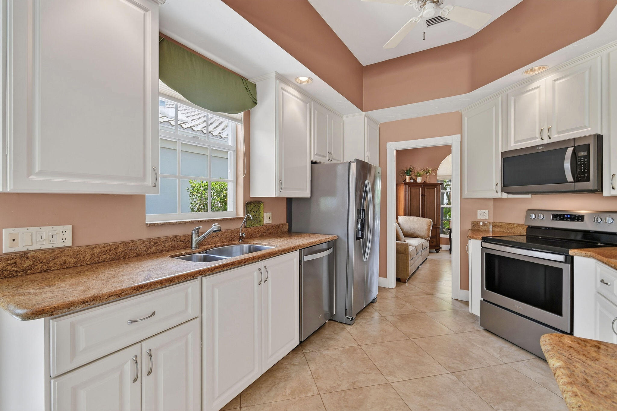 DOUBLE TREE - Residential