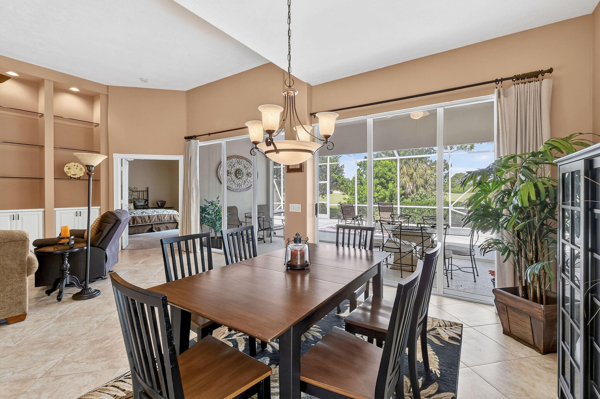 DOUBLE TREE - Residential