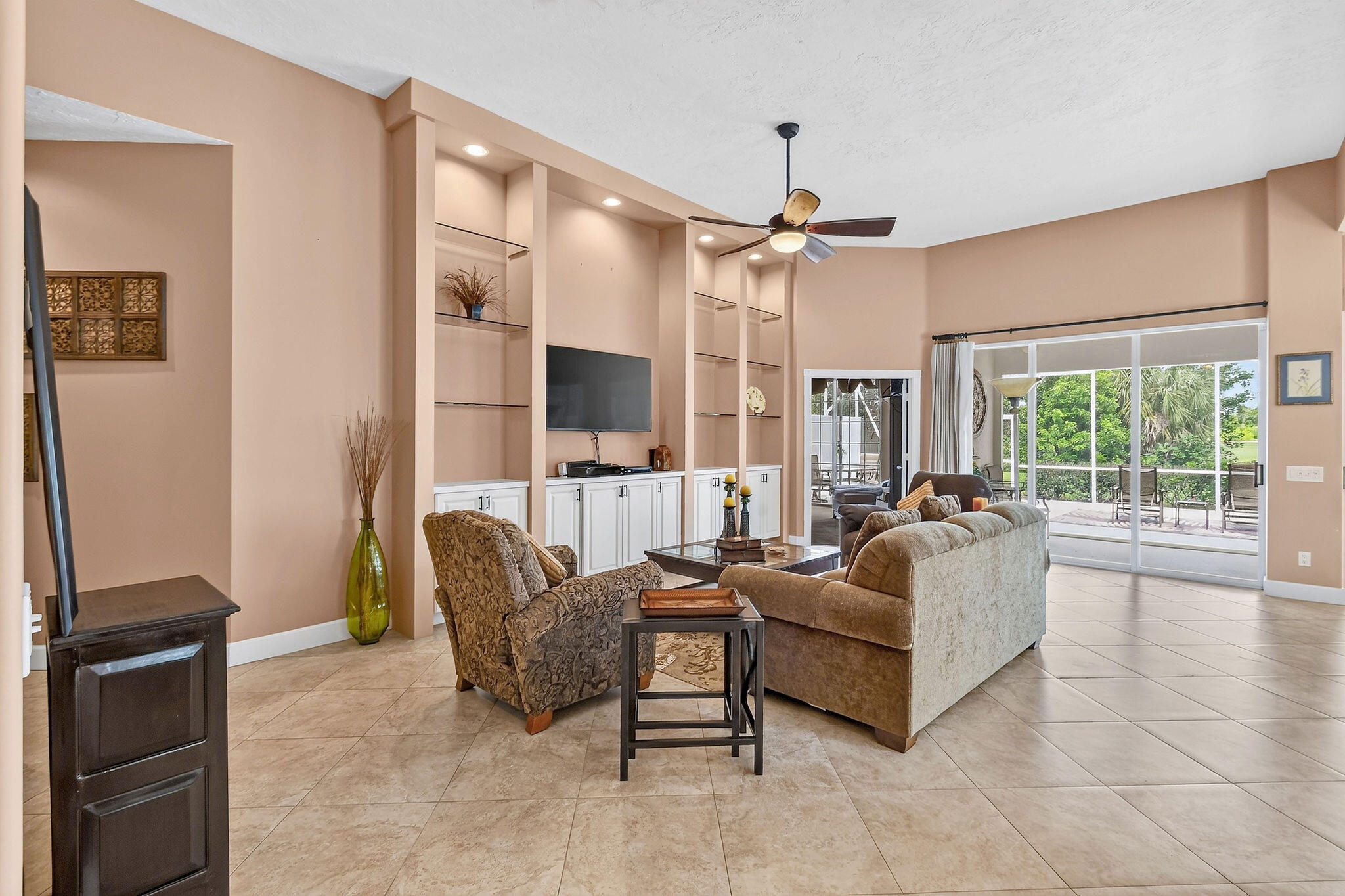 DOUBLE TREE - Residential