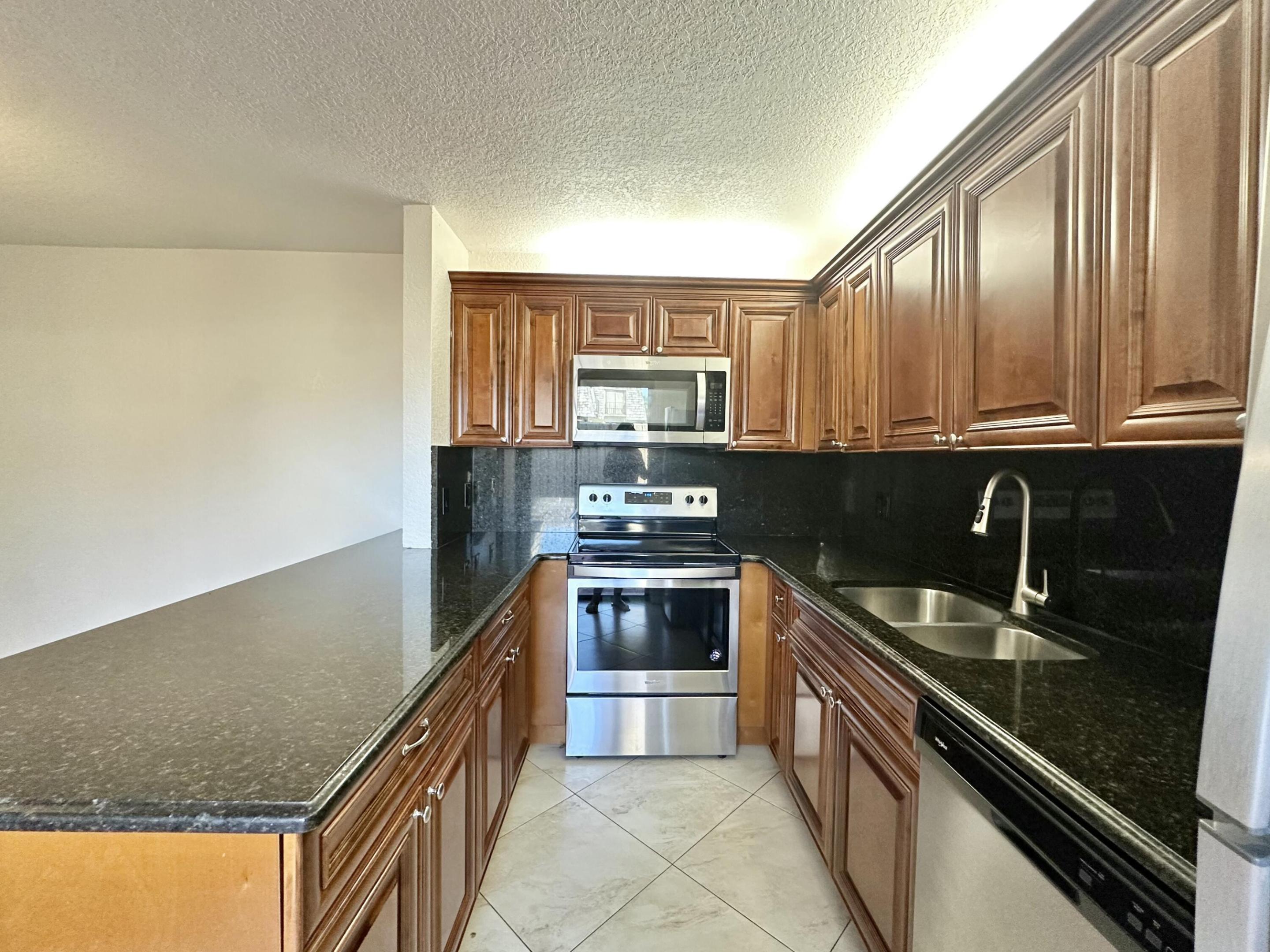 LAKEWOOD OF PALM SPRINGS - Residential