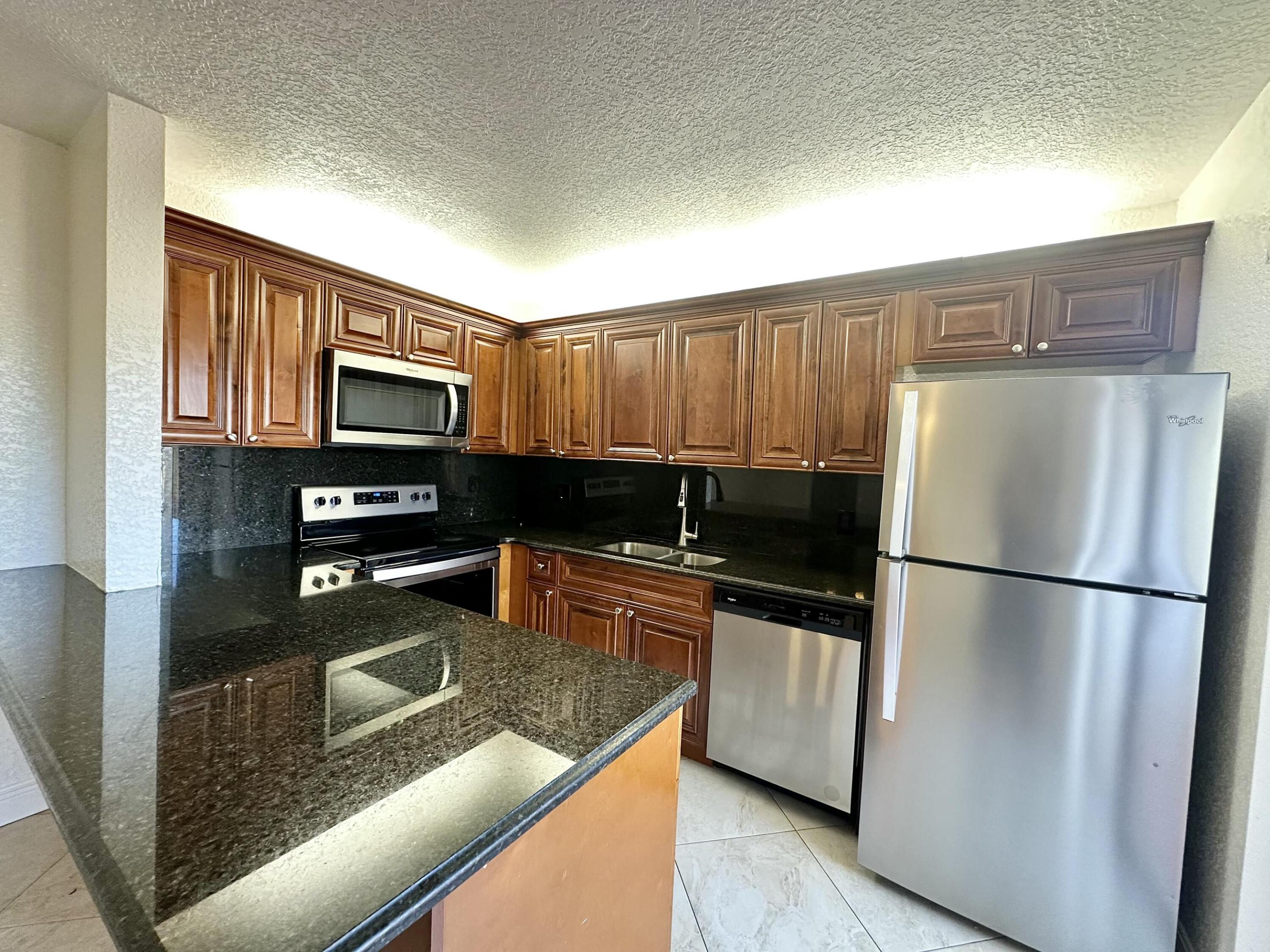 LAKEWOOD OF PALM SPRINGS - Residential