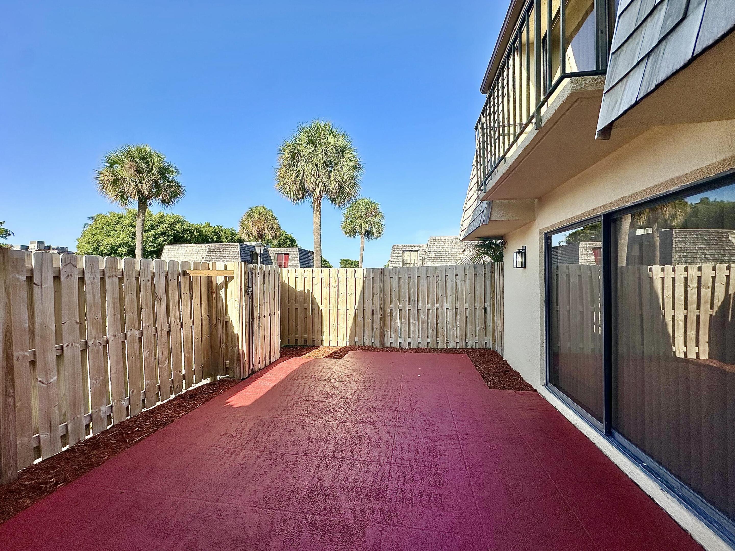LAKEWOOD OF PALM SPRINGS - Residential