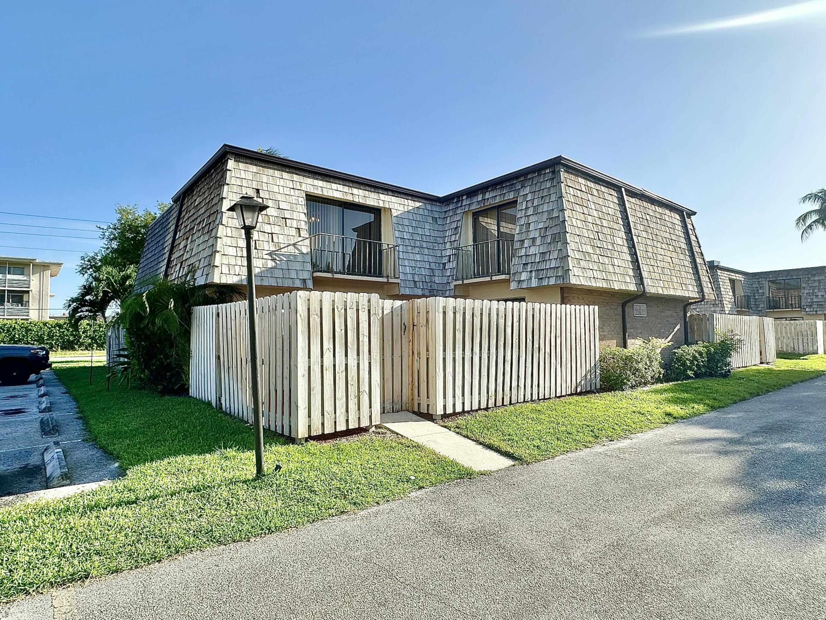 LAKEWOOD OF PALM SPRINGS - Residential