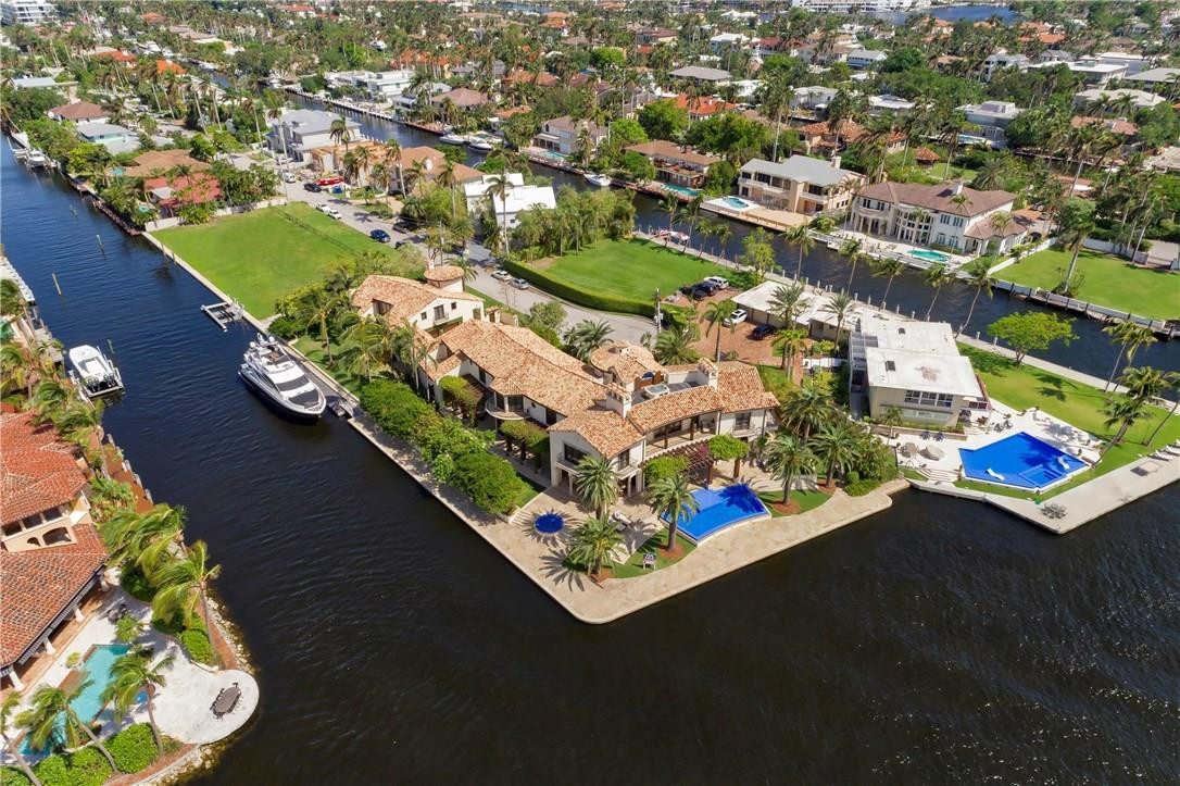 Exquisitely appointed point lot estate w/ adjoining lot (541 Lido) boasting 625' of deep water frontage w/floating & fixed concrete docks, sure to please the most discerning yachtsman. The architectural design by Robert A.M. Stern & interiors by Perlmutter Freiwald have created this preeminent Mediterranean masterpiece. Over 14,000 sq.ft. under air including guest house/captain's quarters. Features include elevator, fitness room, theater, 5 fireplaces, 6 car garage, Crestron smart home/security systems.