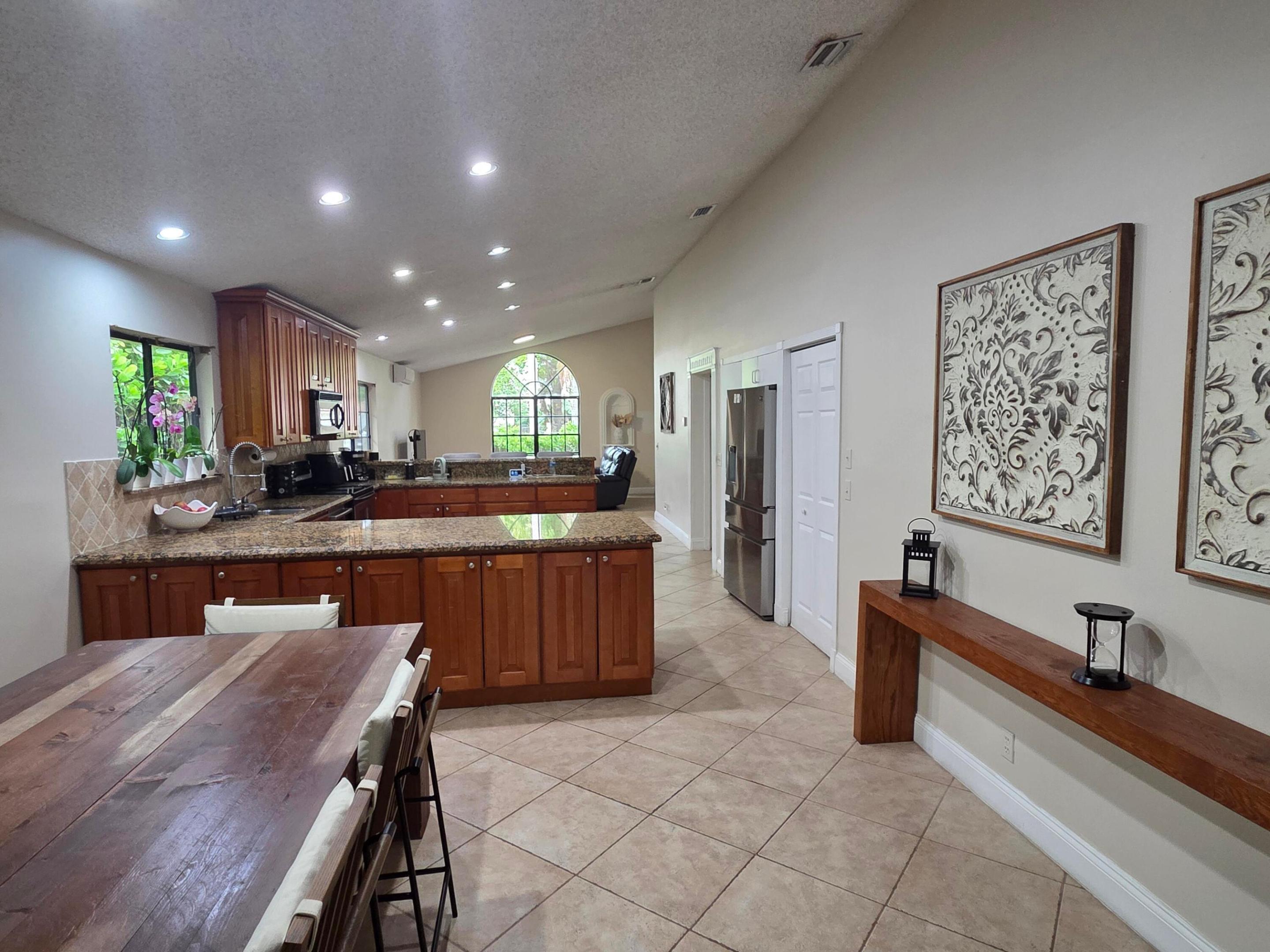 VILLAGES OF HILLSBORO SEC 2 - Residential Lease