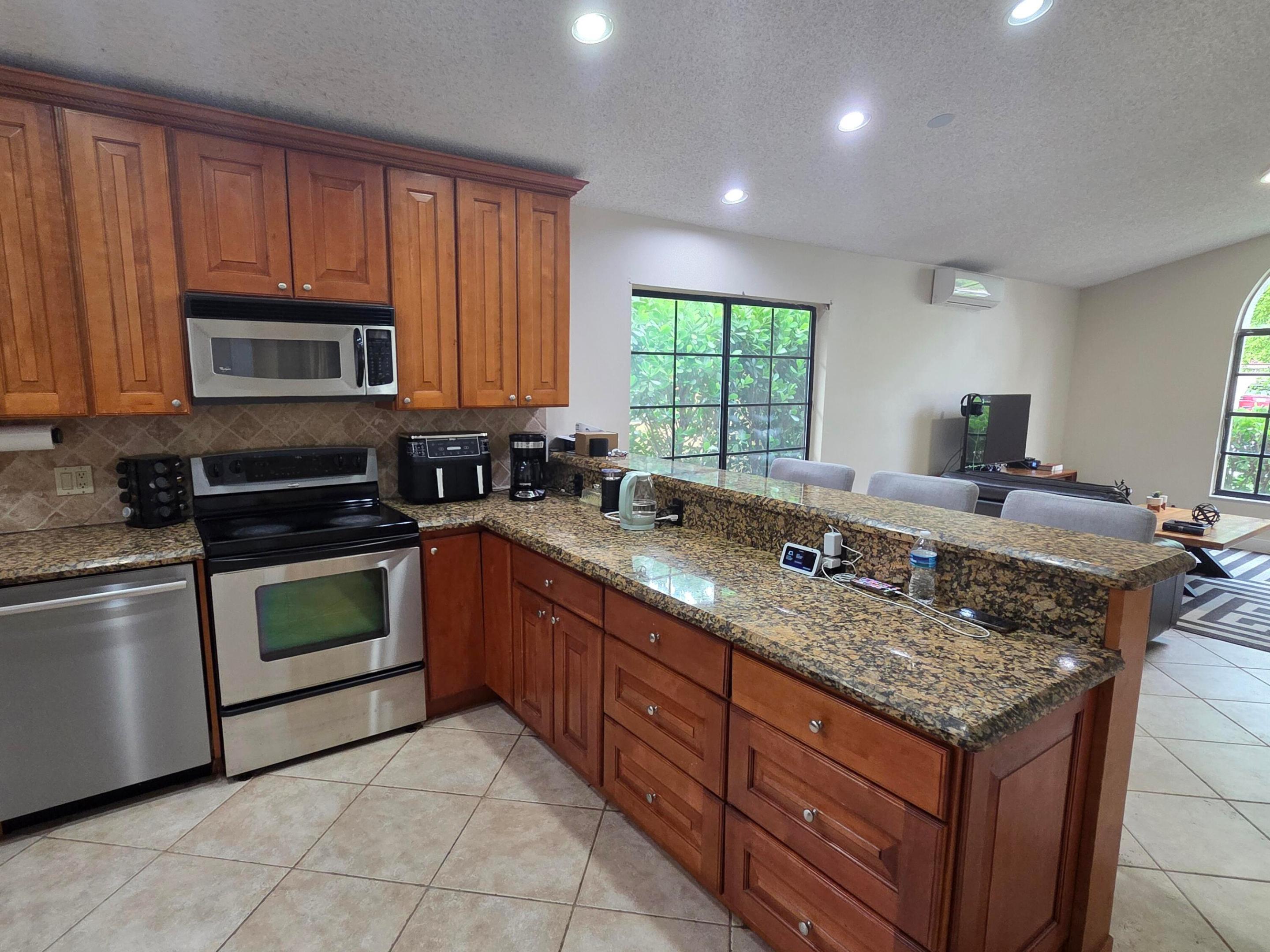 VILLAGES OF HILLSBORO SEC 2 - Residential Lease