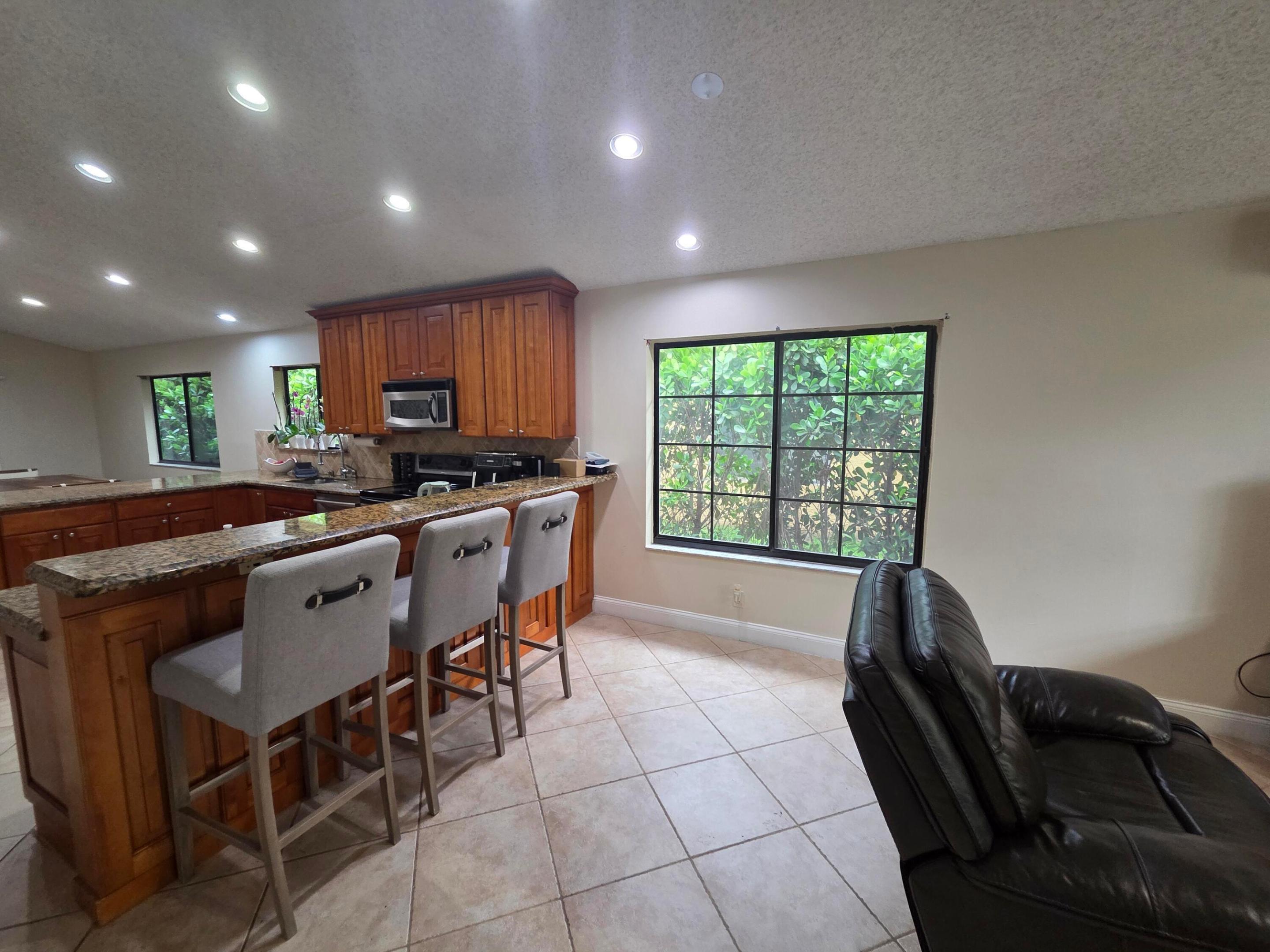 VILLAGES OF HILLSBORO SEC 2 - Residential Lease