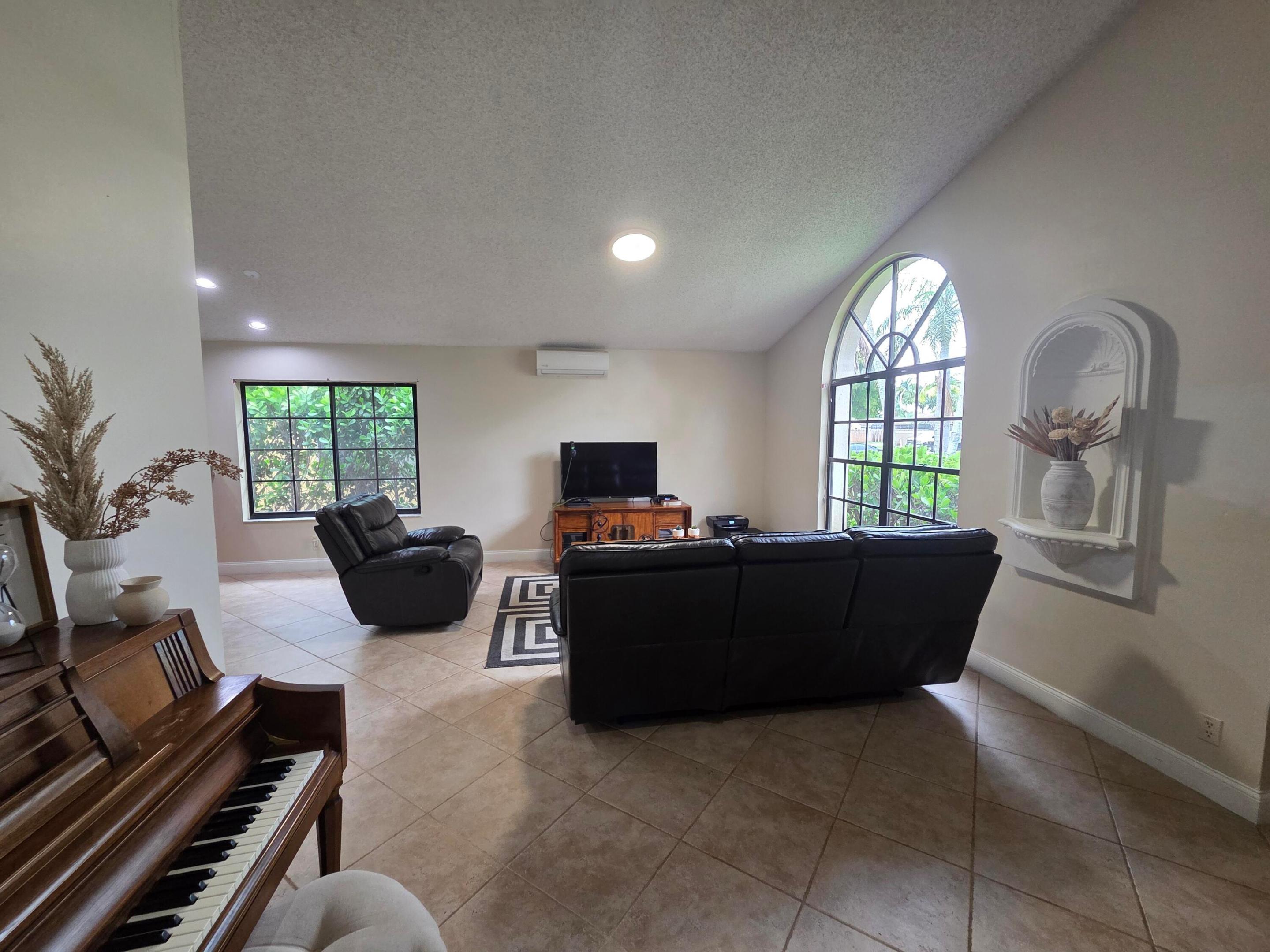 VILLAGES OF HILLSBORO SEC 2 - Residential Lease