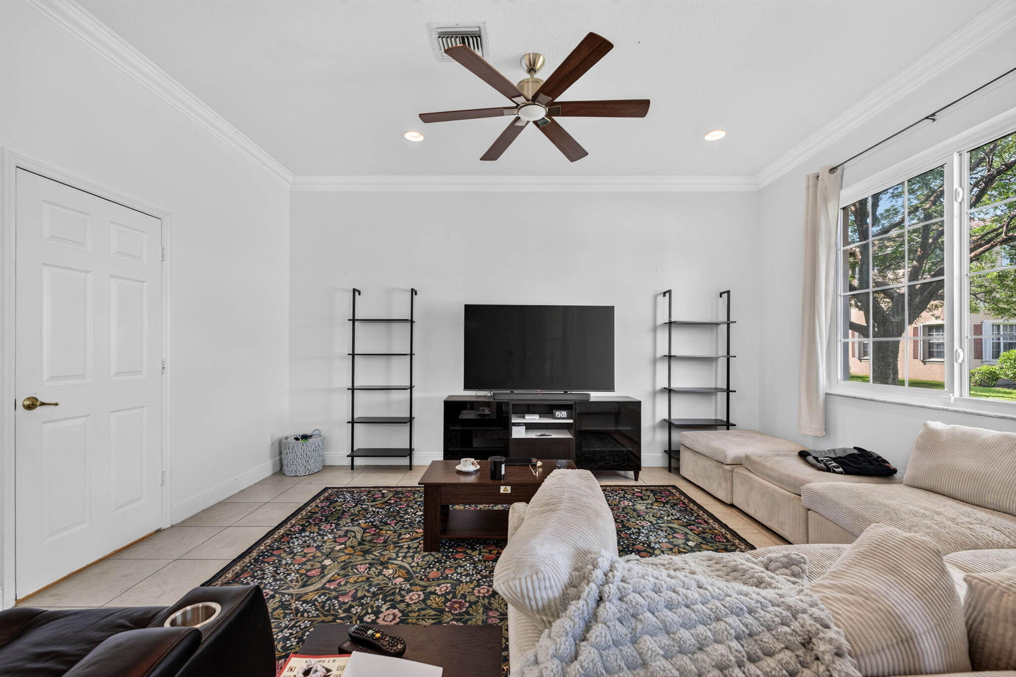 ROLLING HILLS GOLF & TENNIS CLUB - Residential