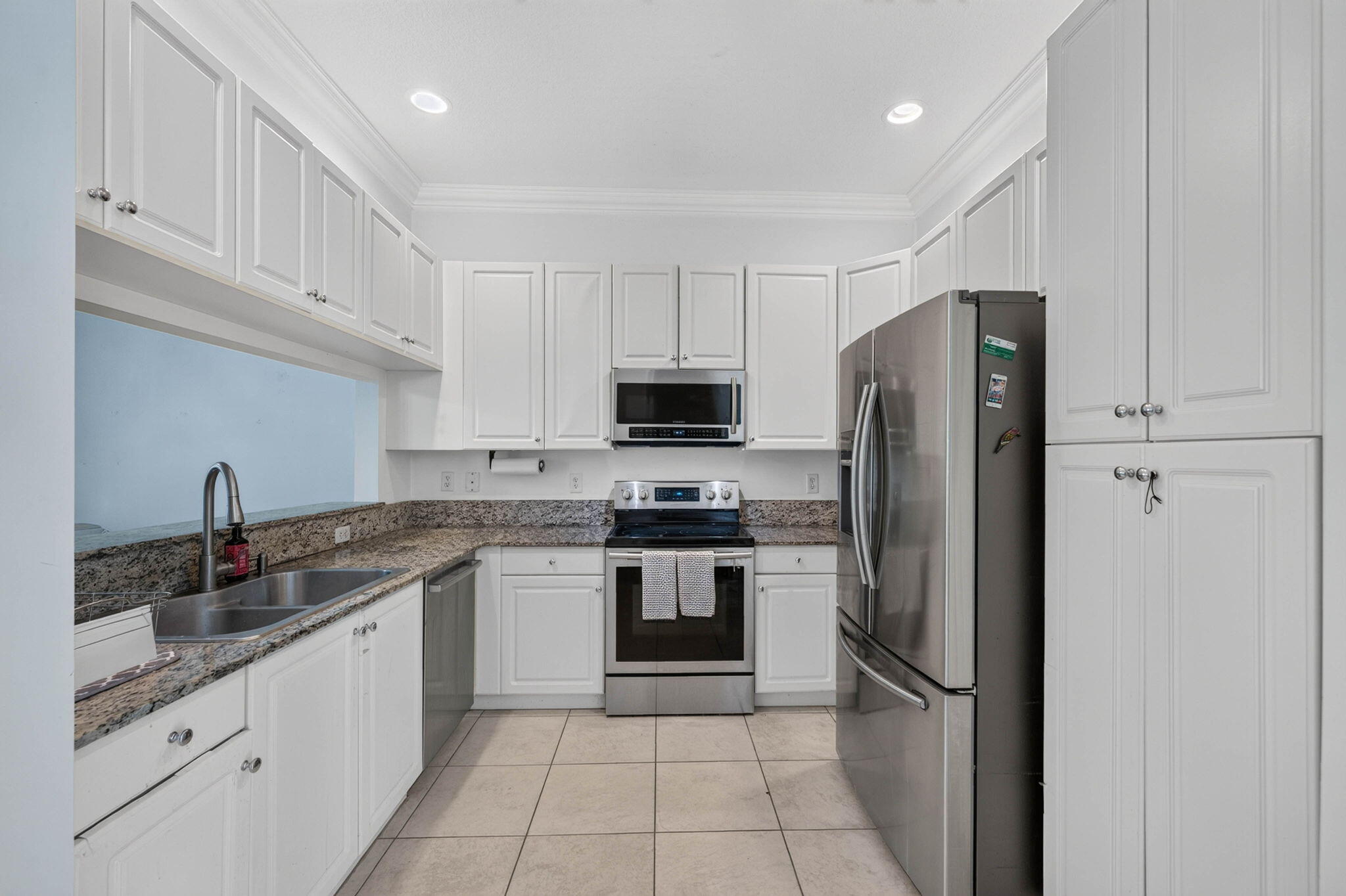 ROLLING HILLS GOLF & TENNIS CLUB - Residential