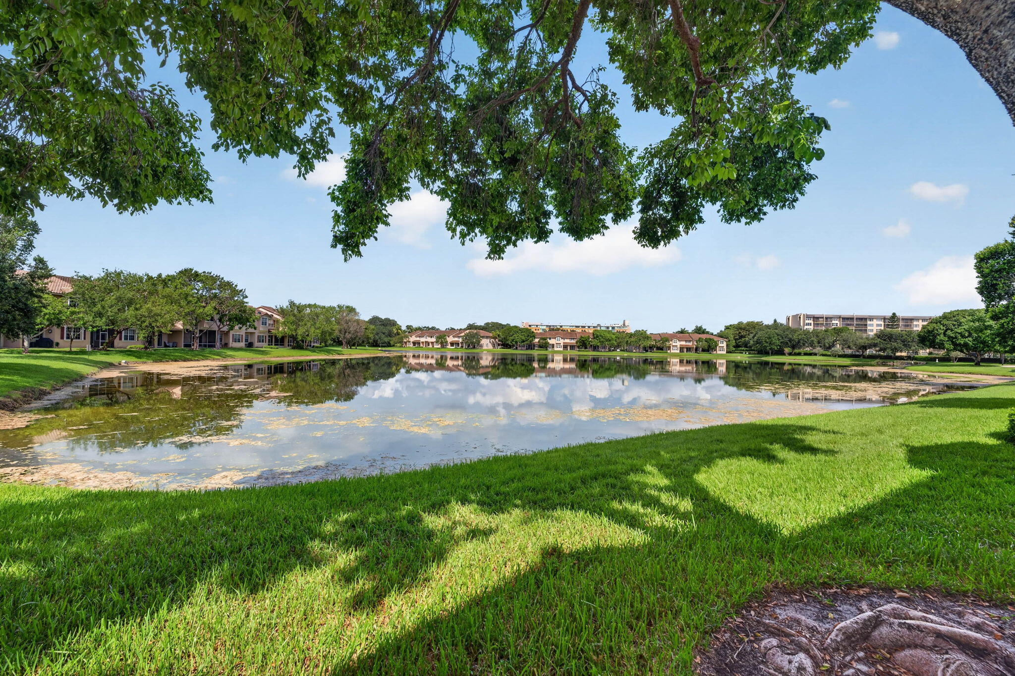 ROLLING HILLS GOLF & TENNIS CLUB - Residential