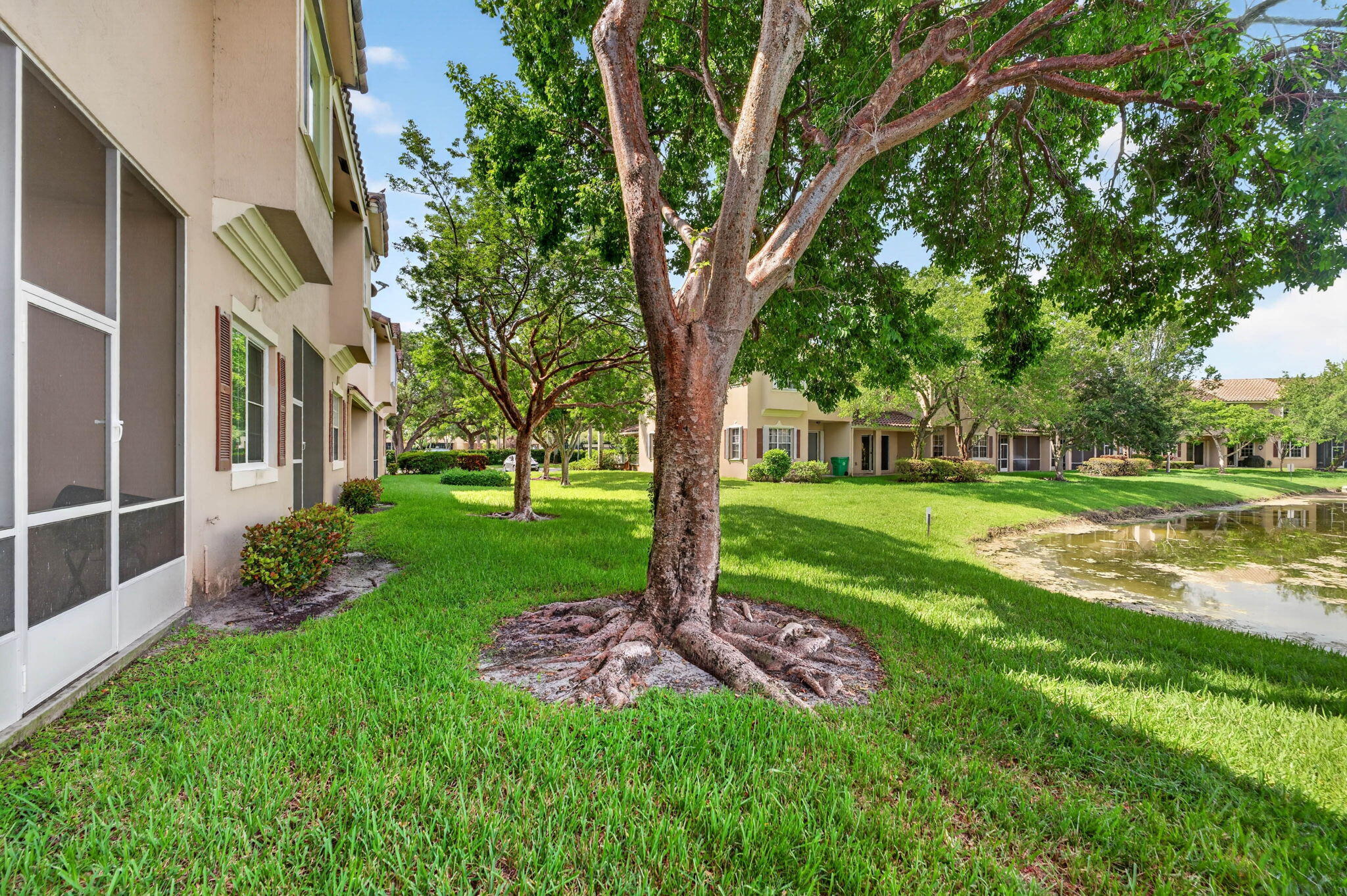 ROLLING HILLS GOLF & TENNIS CLUB - Residential