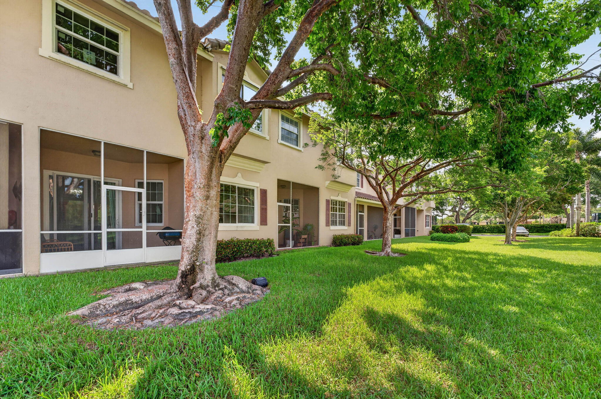 ROLLING HILLS GOLF & TENNIS CLUB - Residential