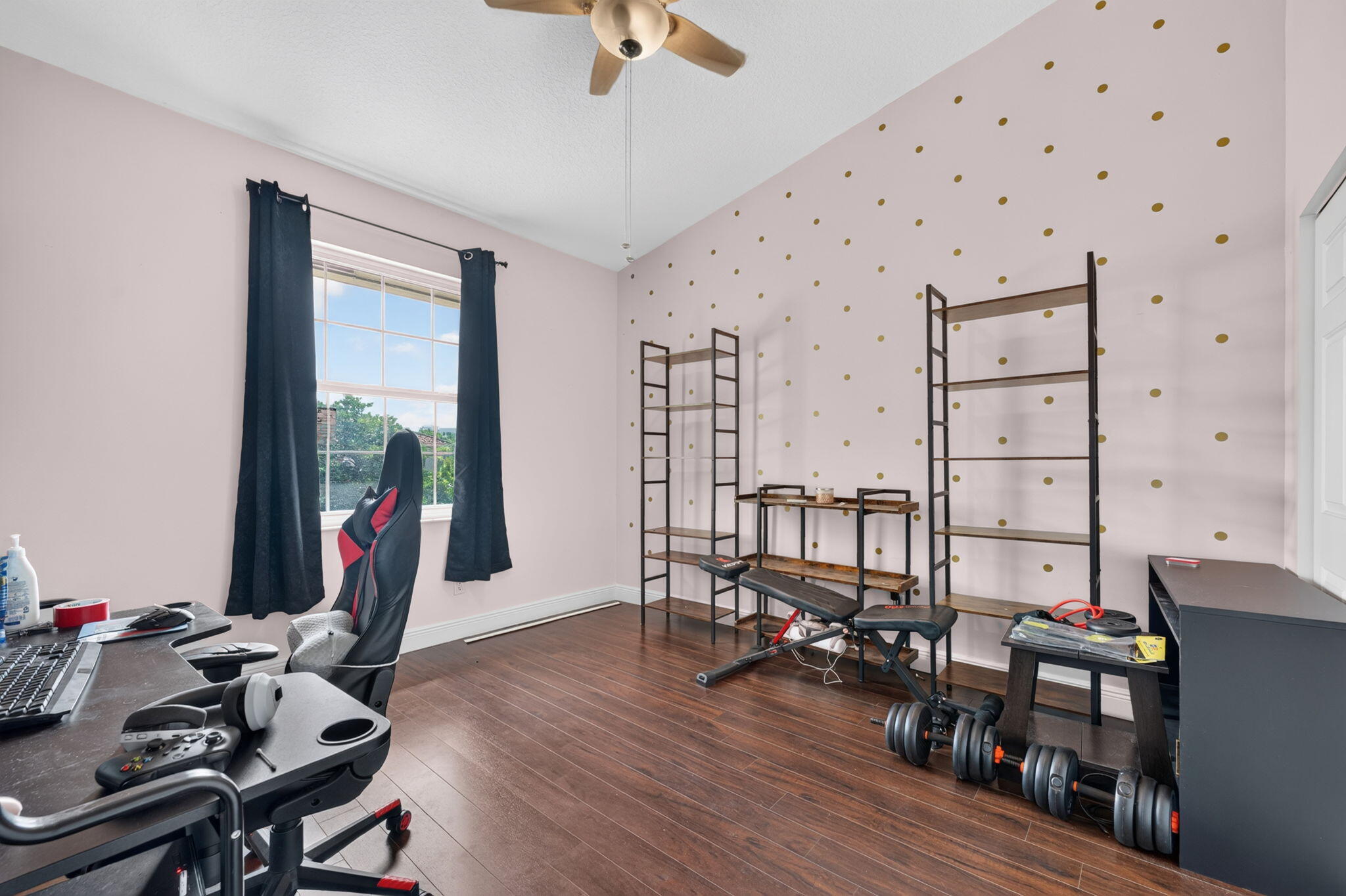 ROLLING HILLS GOLF & TENNIS CLUB - Residential