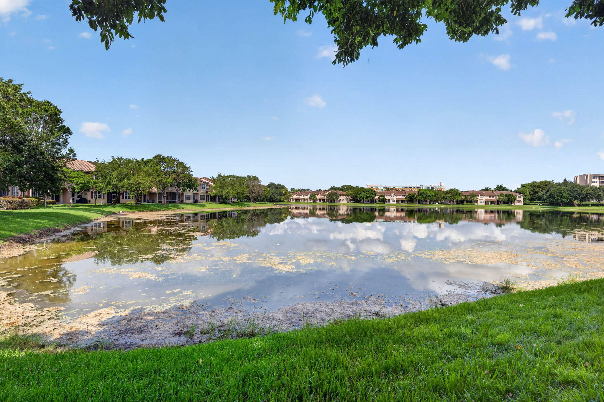 ROLLING HILLS GOLF & TENNIS CLUB - Residential