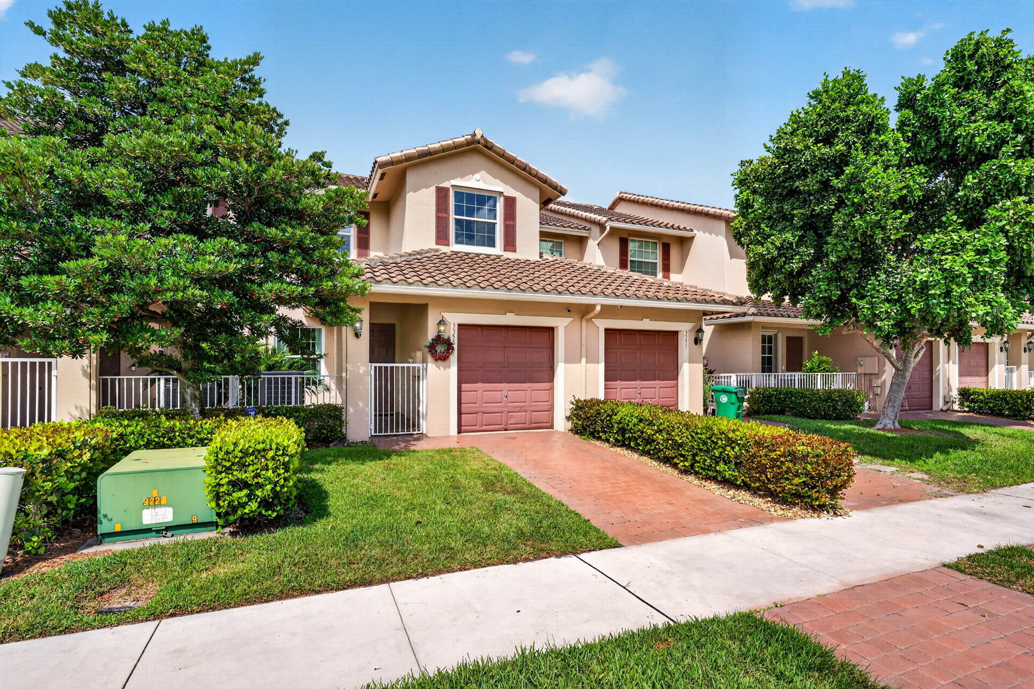 ROLLING HILLS GOLF & TENNIS CLUB - Residential