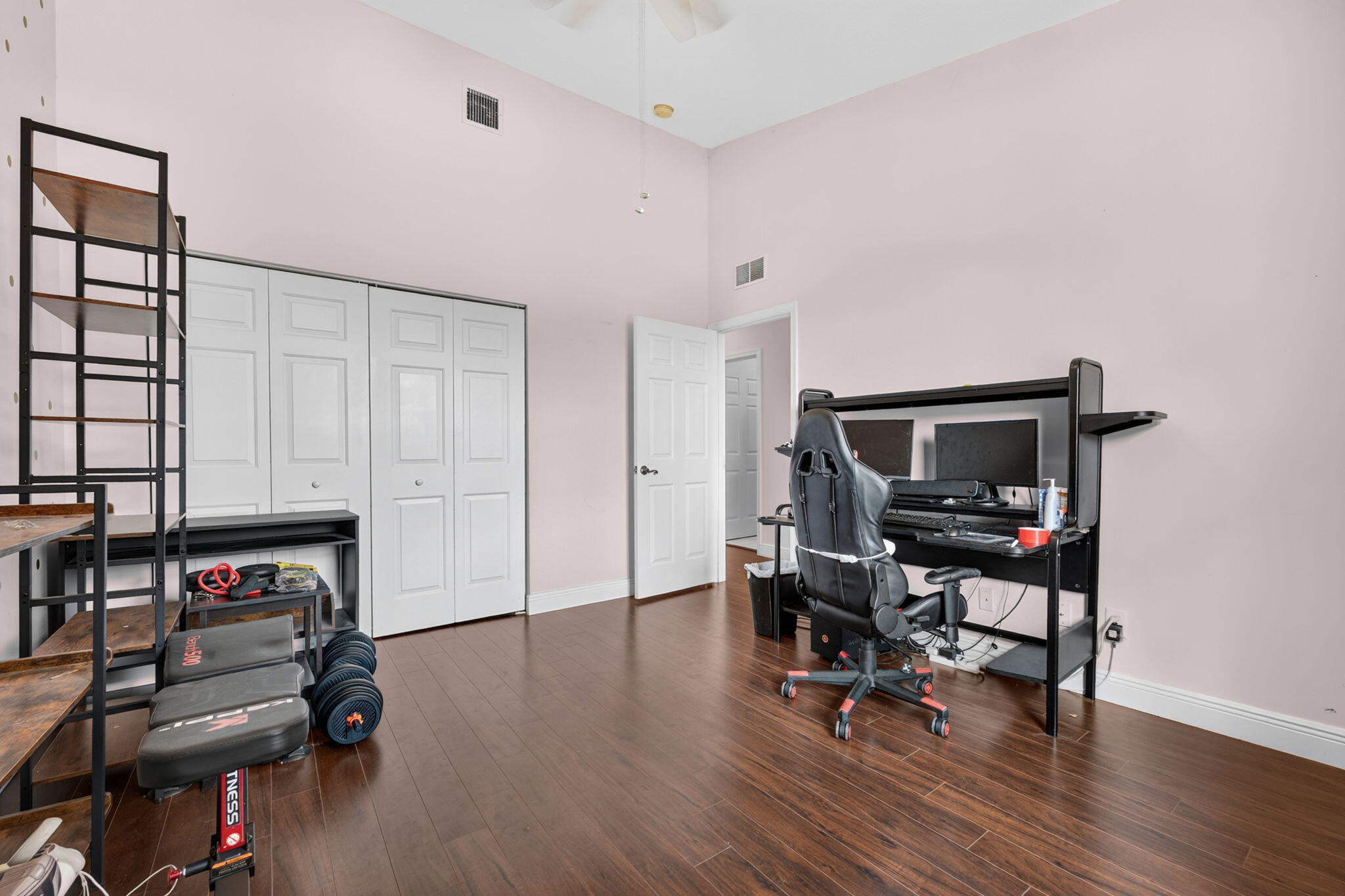 ROLLING HILLS GOLF & TENNIS CLUB - Residential