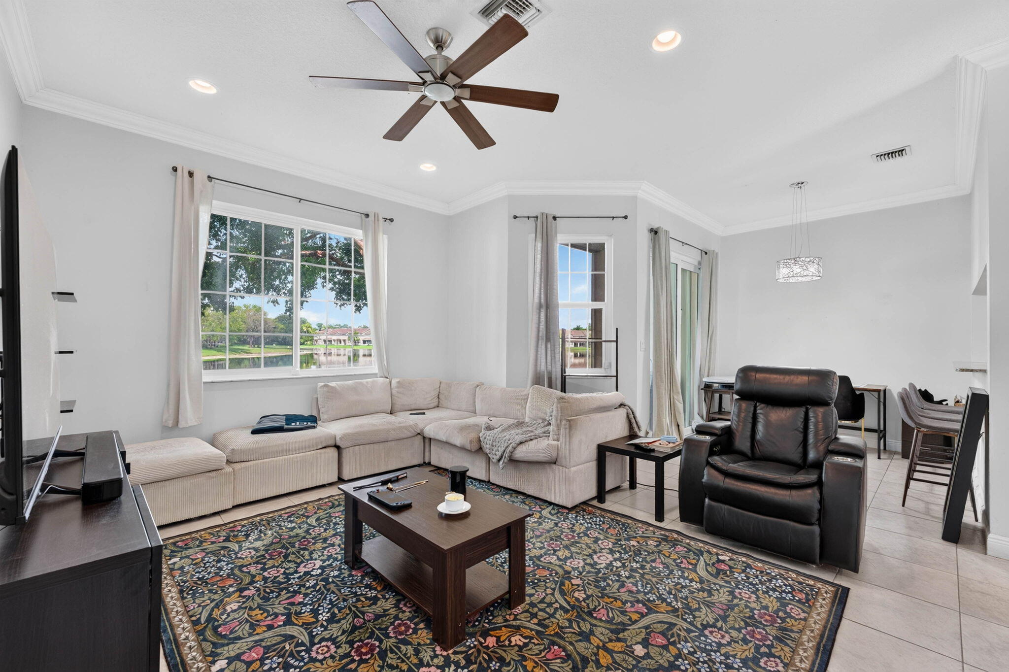 ROLLING HILLS GOLF & TENNIS CLUB - Residential