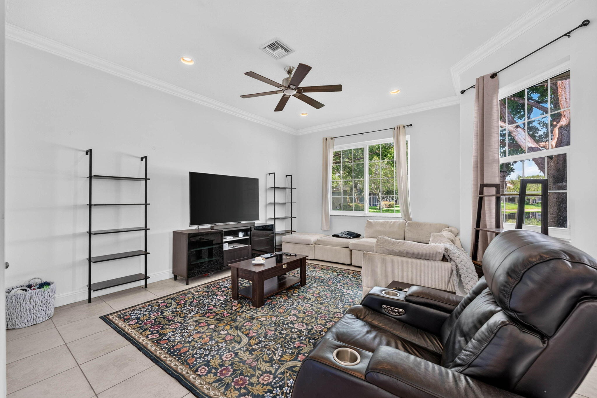ROLLING HILLS GOLF & TENNIS CLUB - Residential