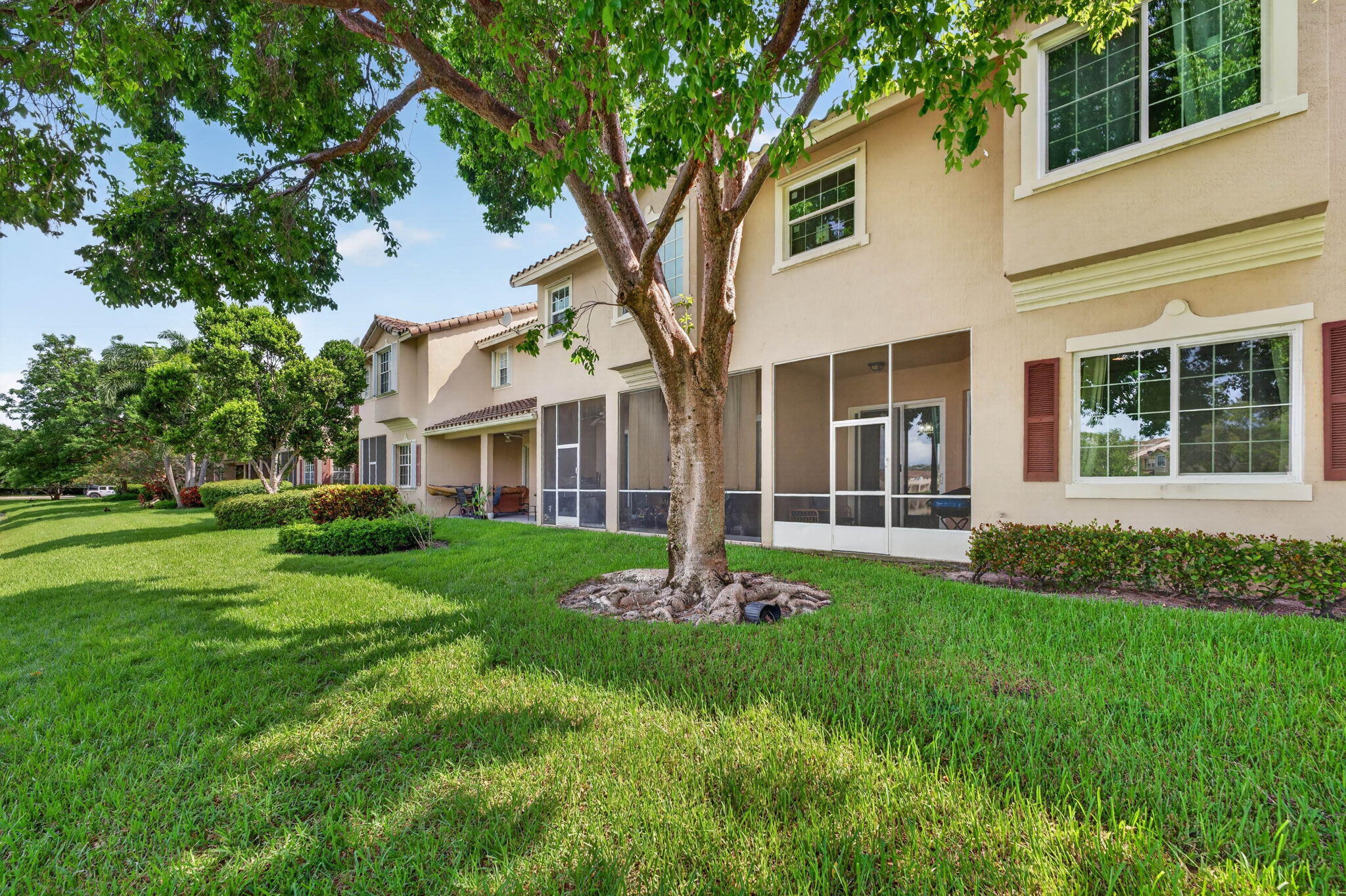 ROLLING HILLS GOLF & TENNIS CLUB - Residential