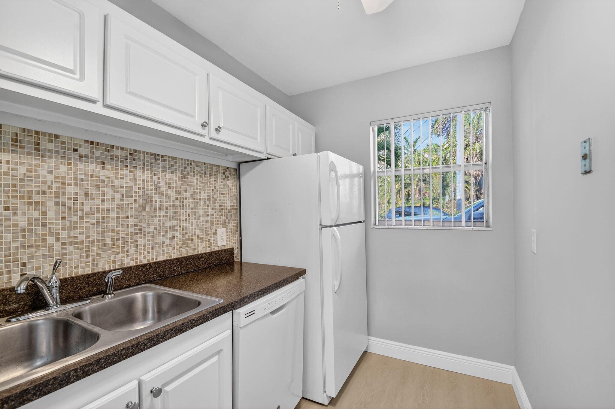 KEN-LEE GARDENS CONDO - Residential