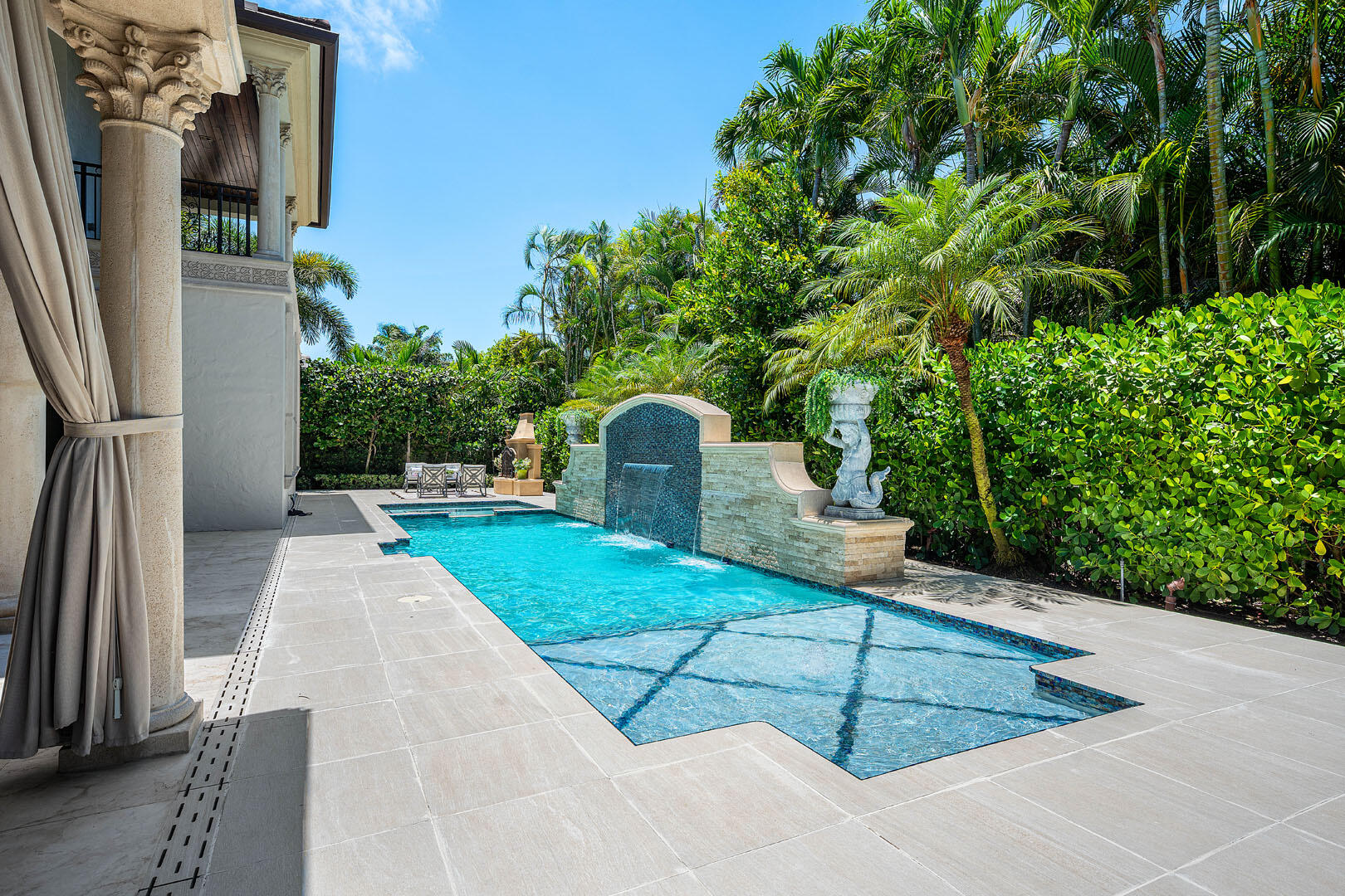 ROYAL PALM YACHT & COUNTRY CLUB - Residential