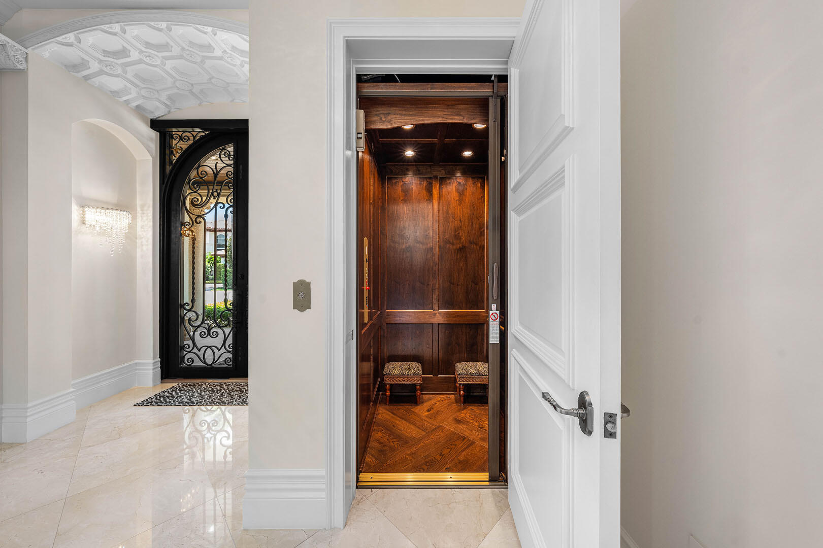ROYAL PALM YACHT & COUNTRY CLUB - Residential