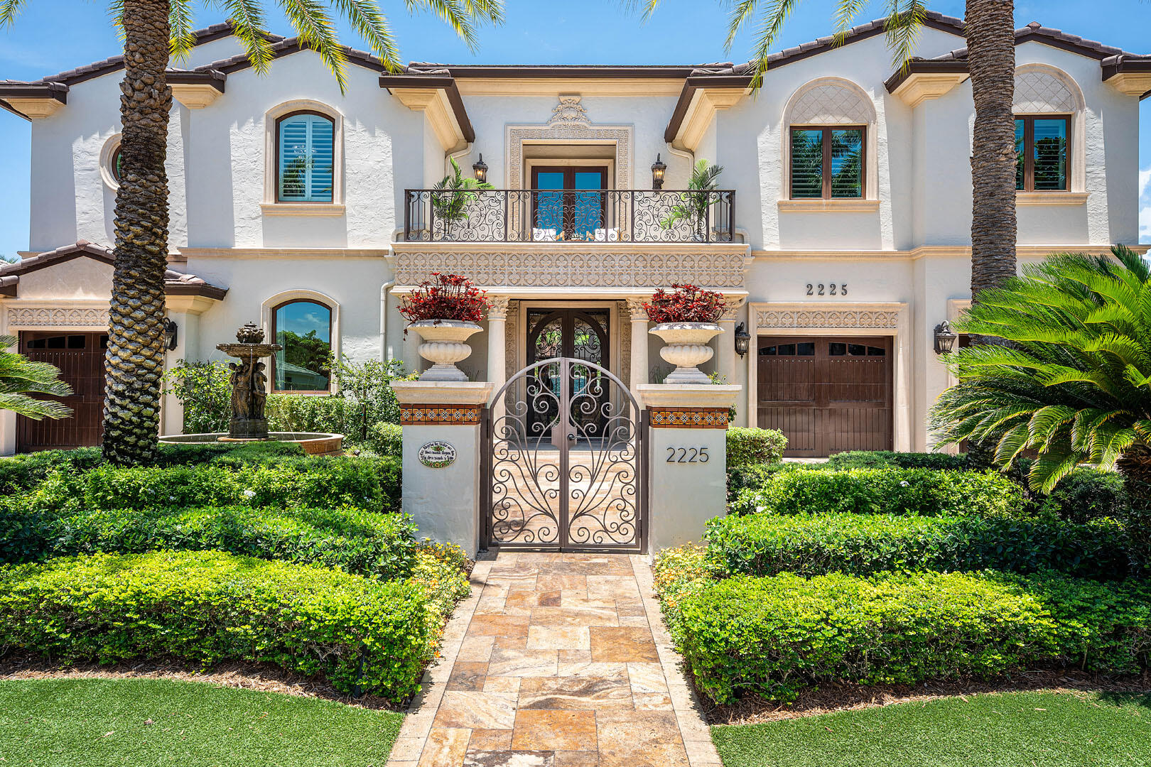 ROYAL PALM YACHT & COUNTRY CLUB - Residential