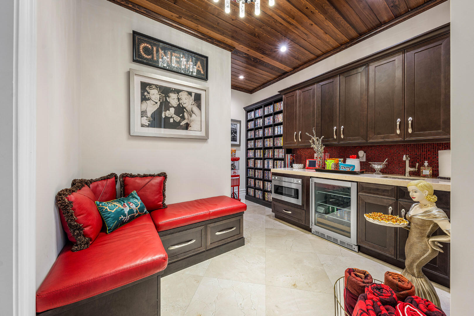 ROYAL PALM YACHT & COUNTRY CLUB - Residential