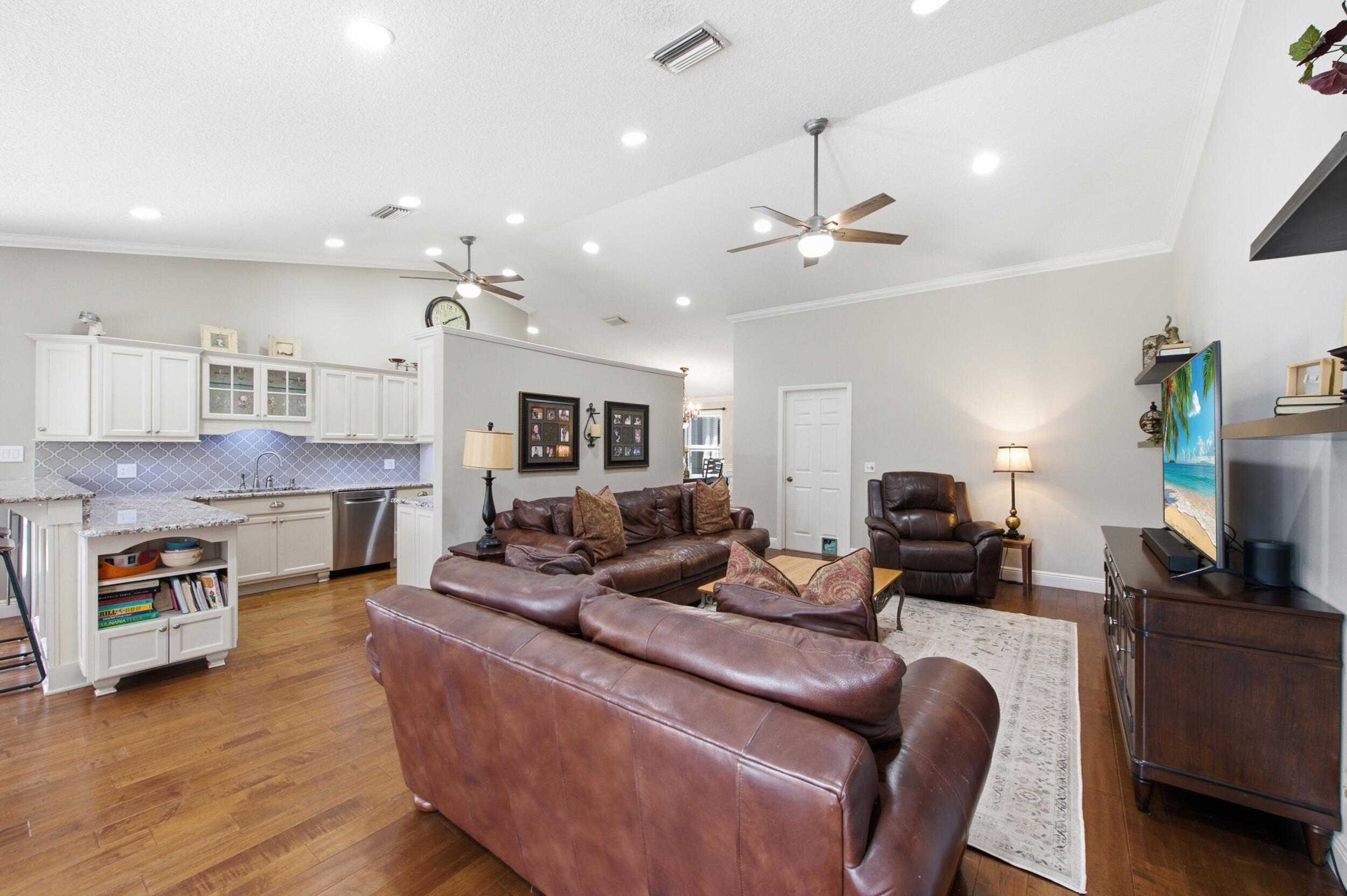 SUGAR POND MANOR OF WELLINGTON - Residential
