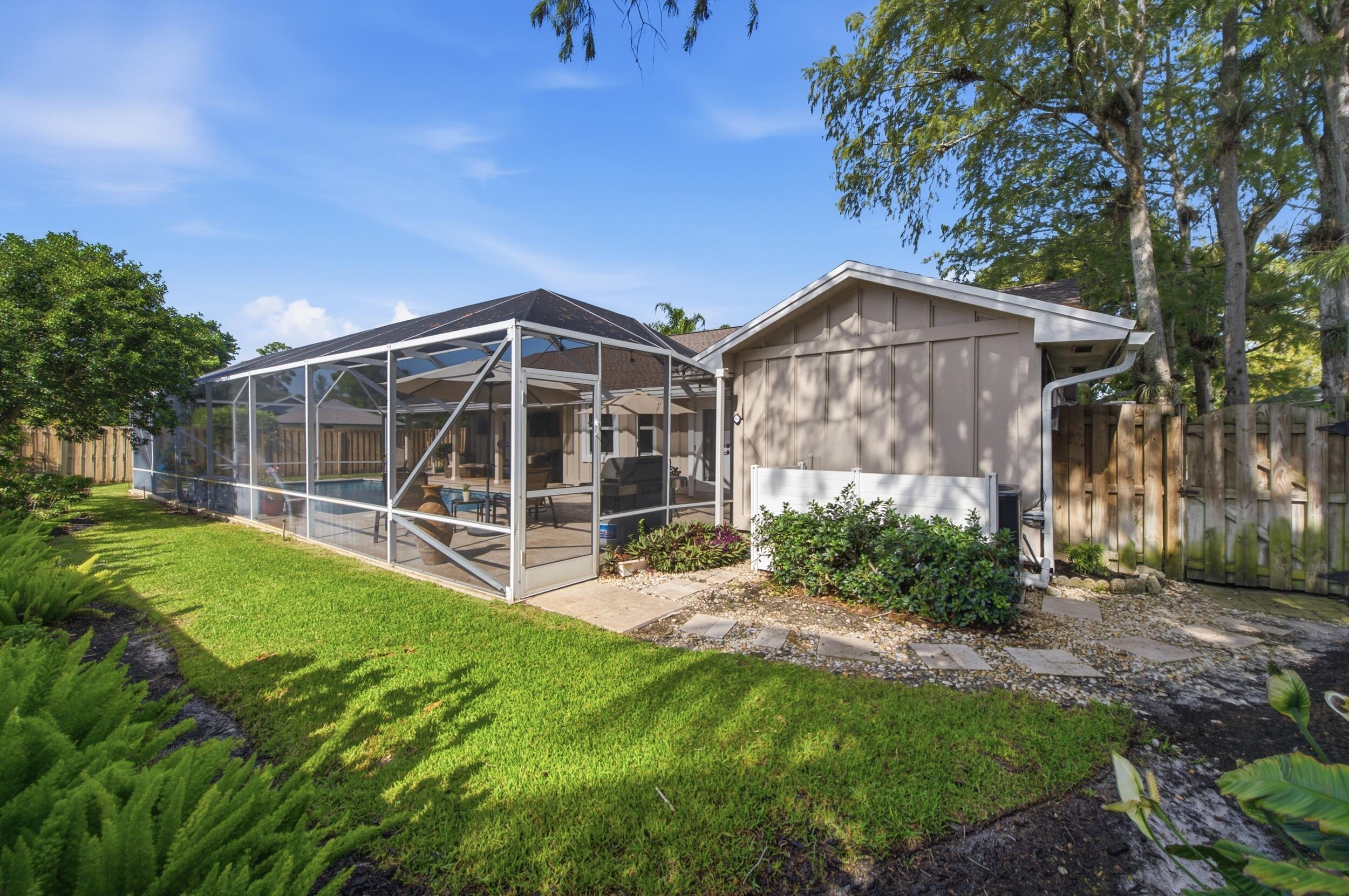 SUGAR POND MANOR OF WELLINGTON - Residential