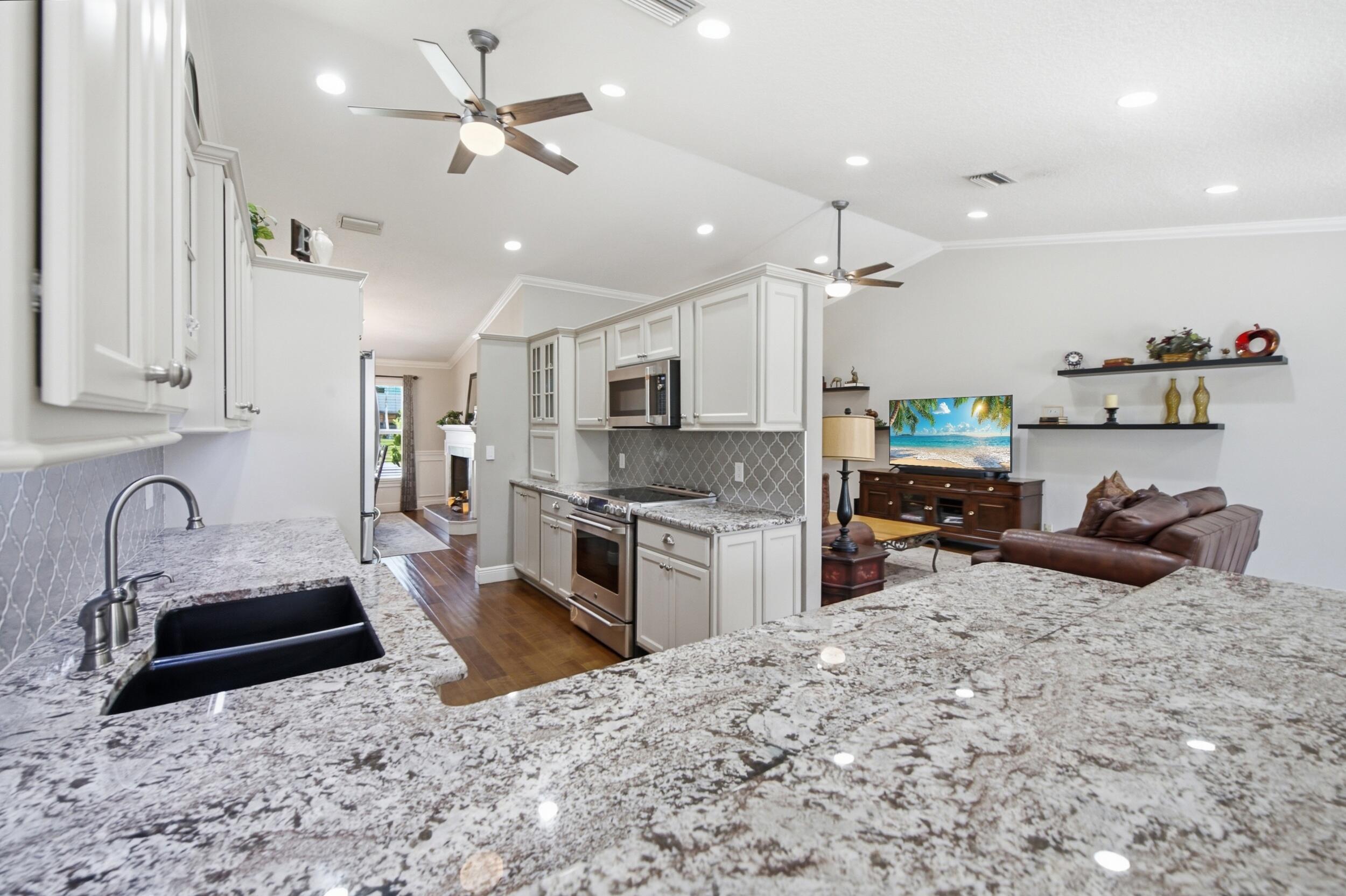 SUGAR POND MANOR OF WELLINGTON - Residential