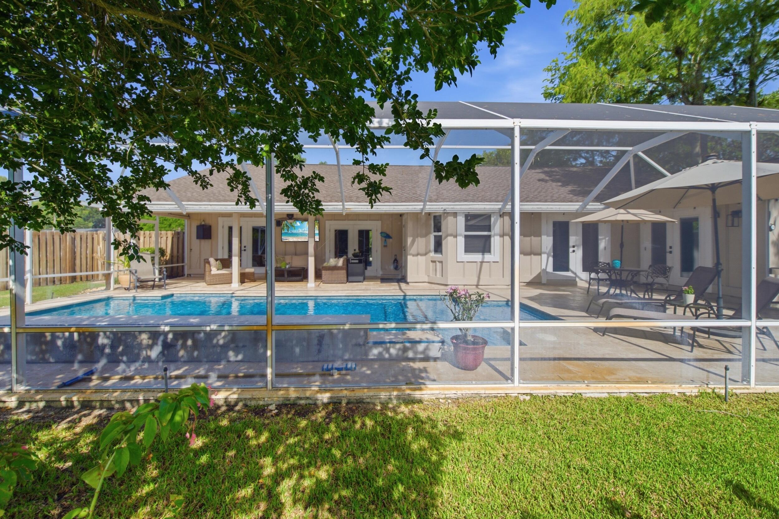 SUGAR POND MANOR OF WELLINGTON - Residential