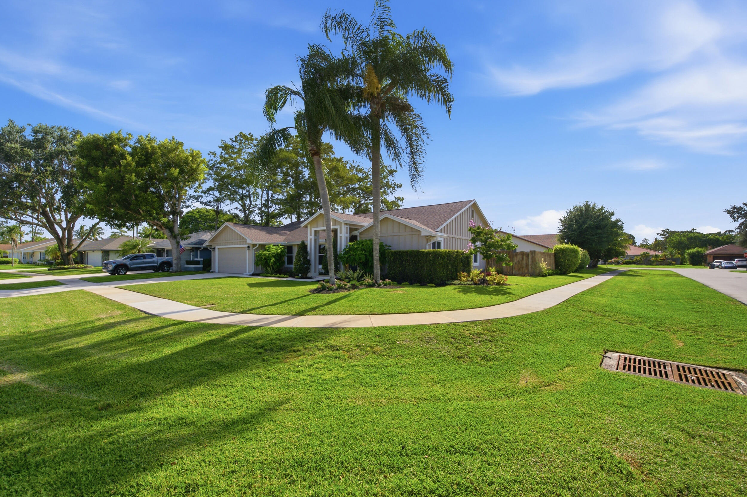 SUGAR POND MANOR OF WELLINGTON - Residential