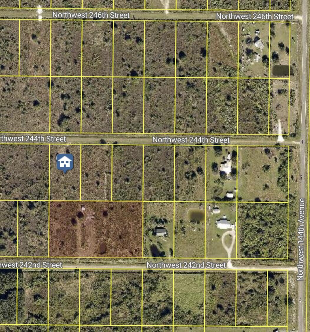 Well maintained lot with grass cut regularly. Owner has installed a fence around the property. Electricity is available.