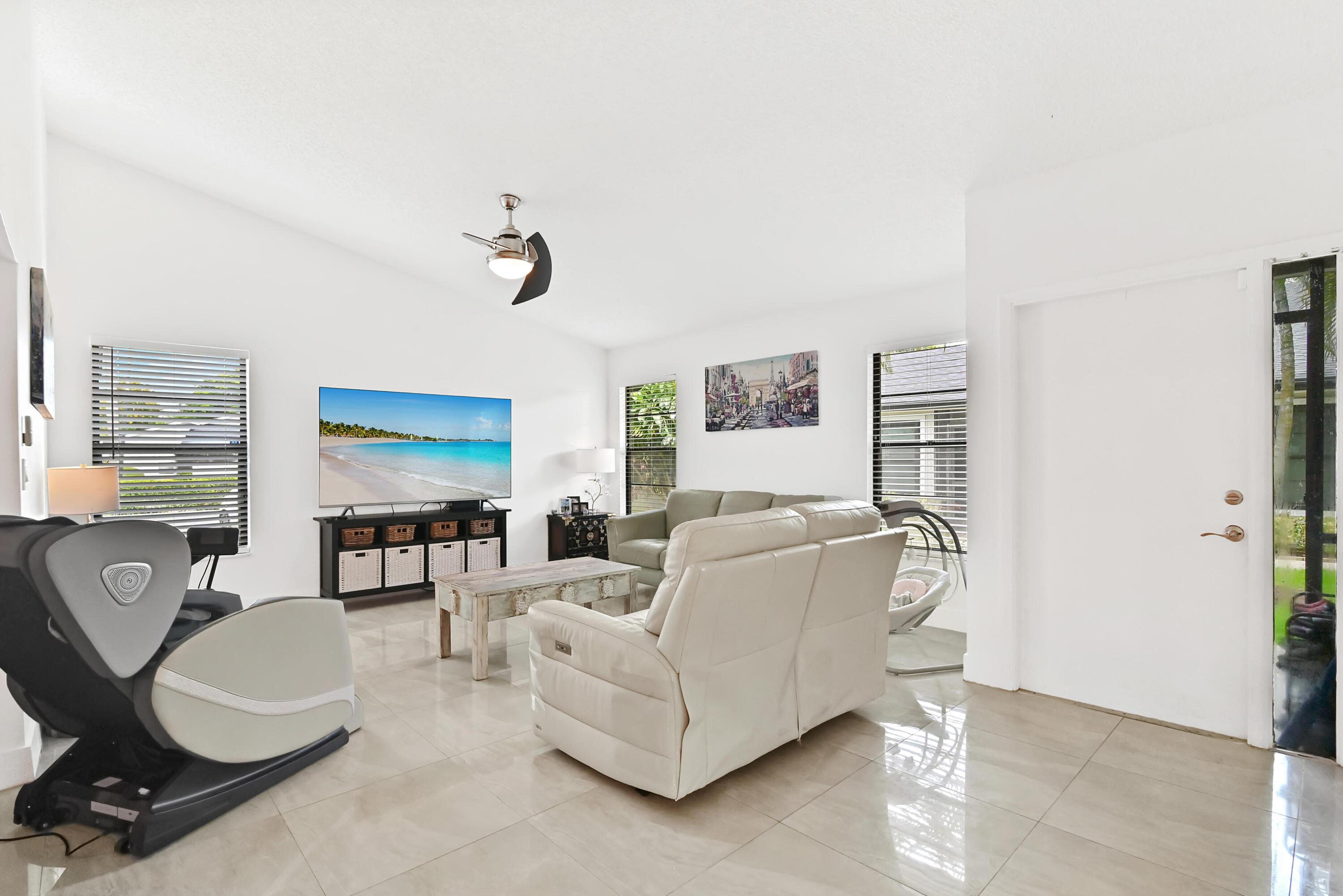LAKESIDE GREEN - Residential